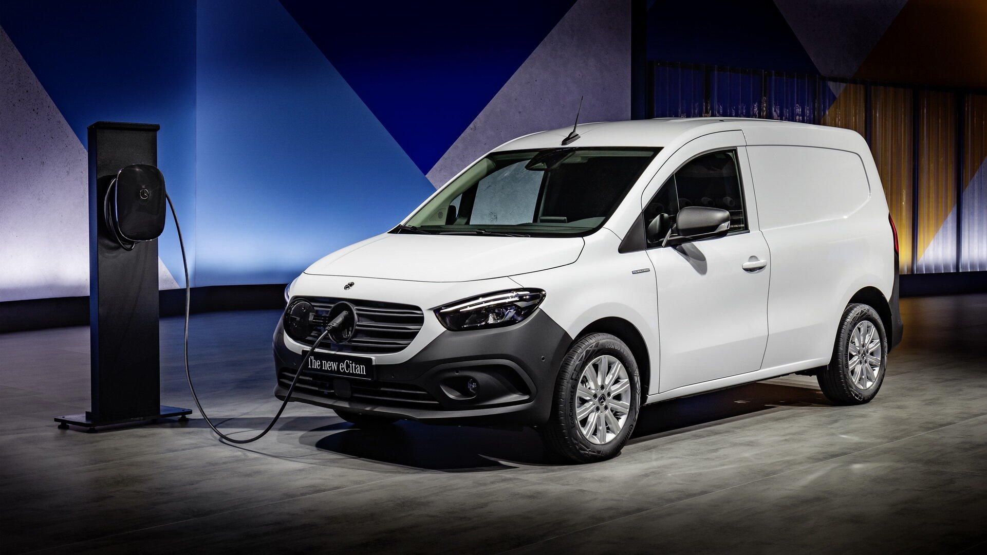 Mercedes-Benz Citan второго поколения показали в бензиновой и электрической версиях