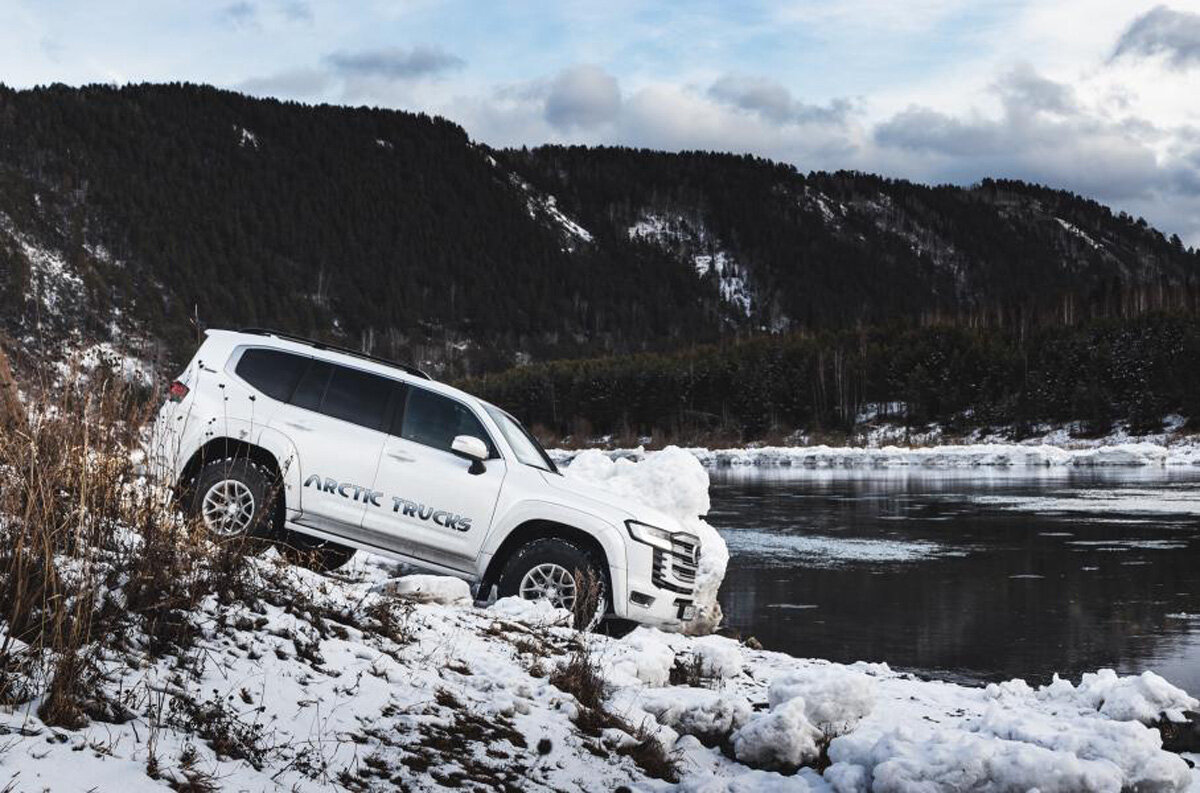 Arctic Trucks улучшила вездеходные способности Toyota Land Cruiser 300