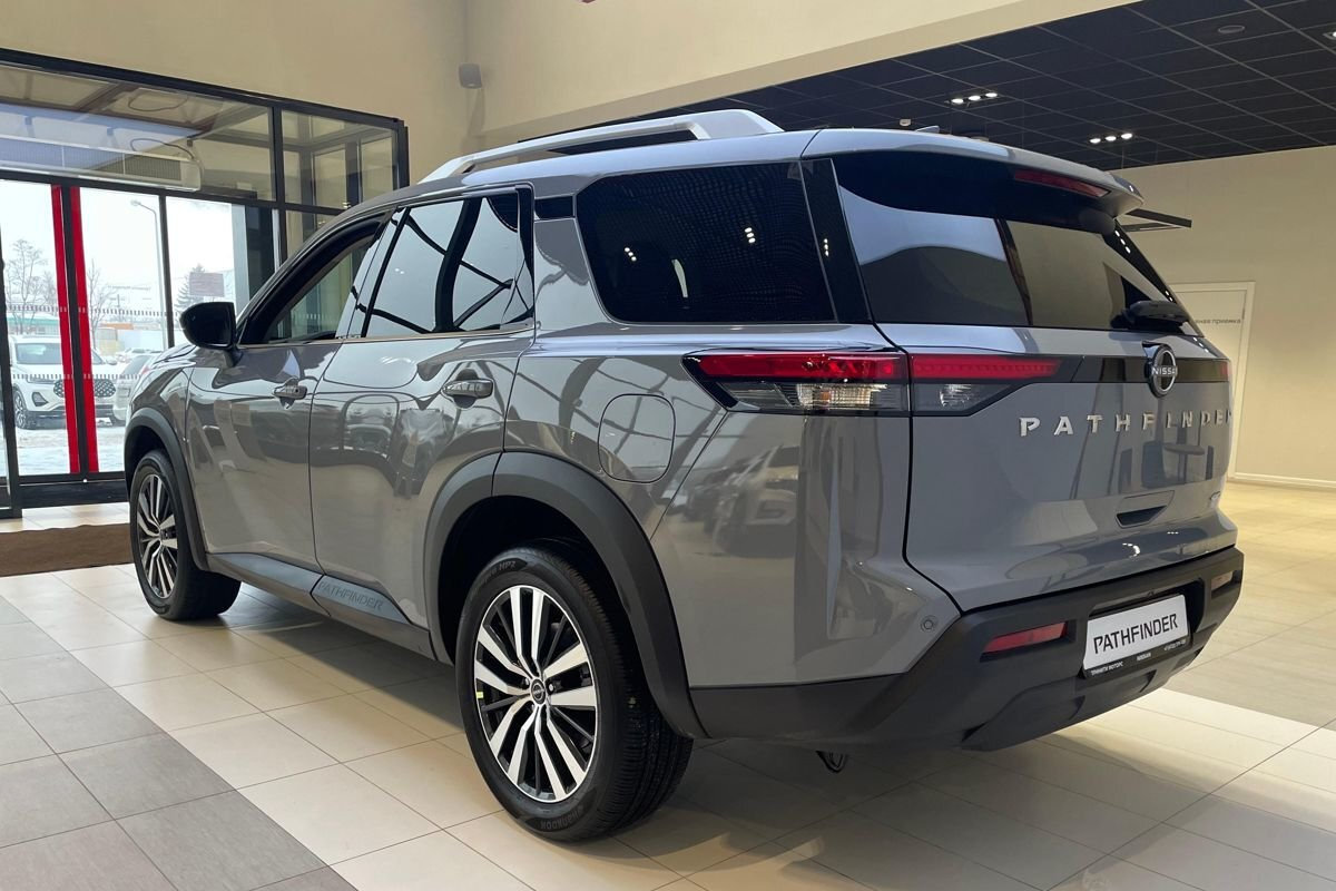 Nissan заморозил запланированные на весну поставки в РФ Pathfinder