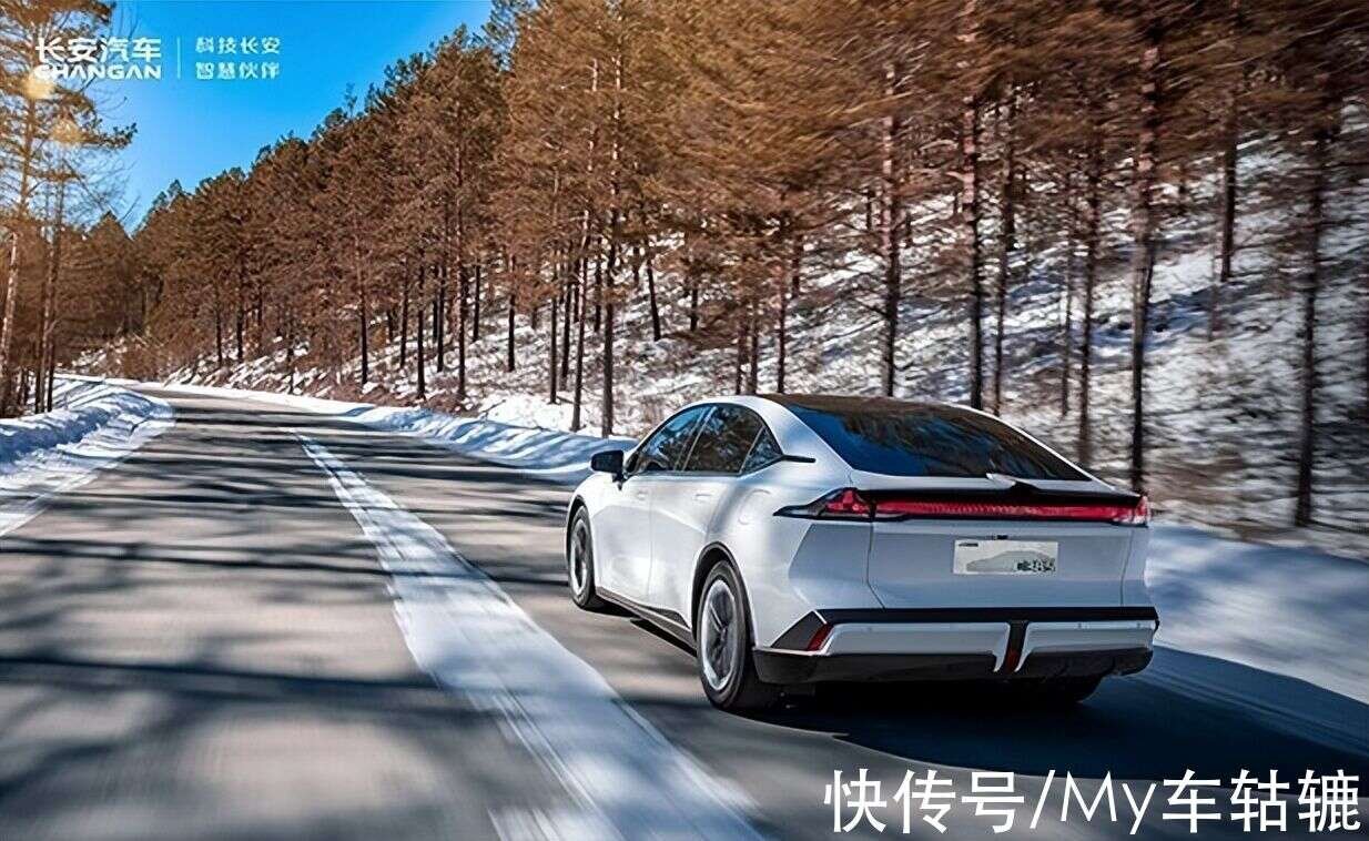 Changan вживую показал конкурента Tesla Model 3