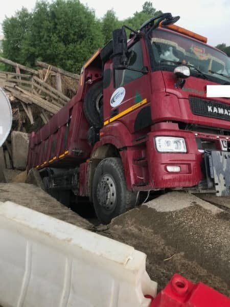 В Ивановской области под тяжестью КАМАЗа рухнул мост