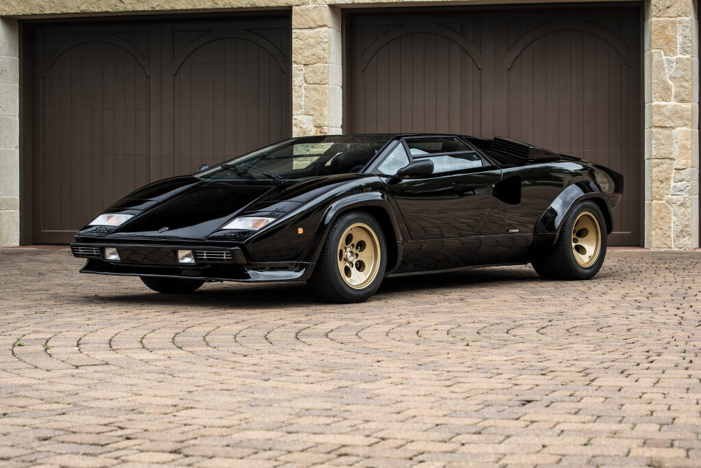 Lamborghini впервые показала кусочки возрождаемого купе Countach