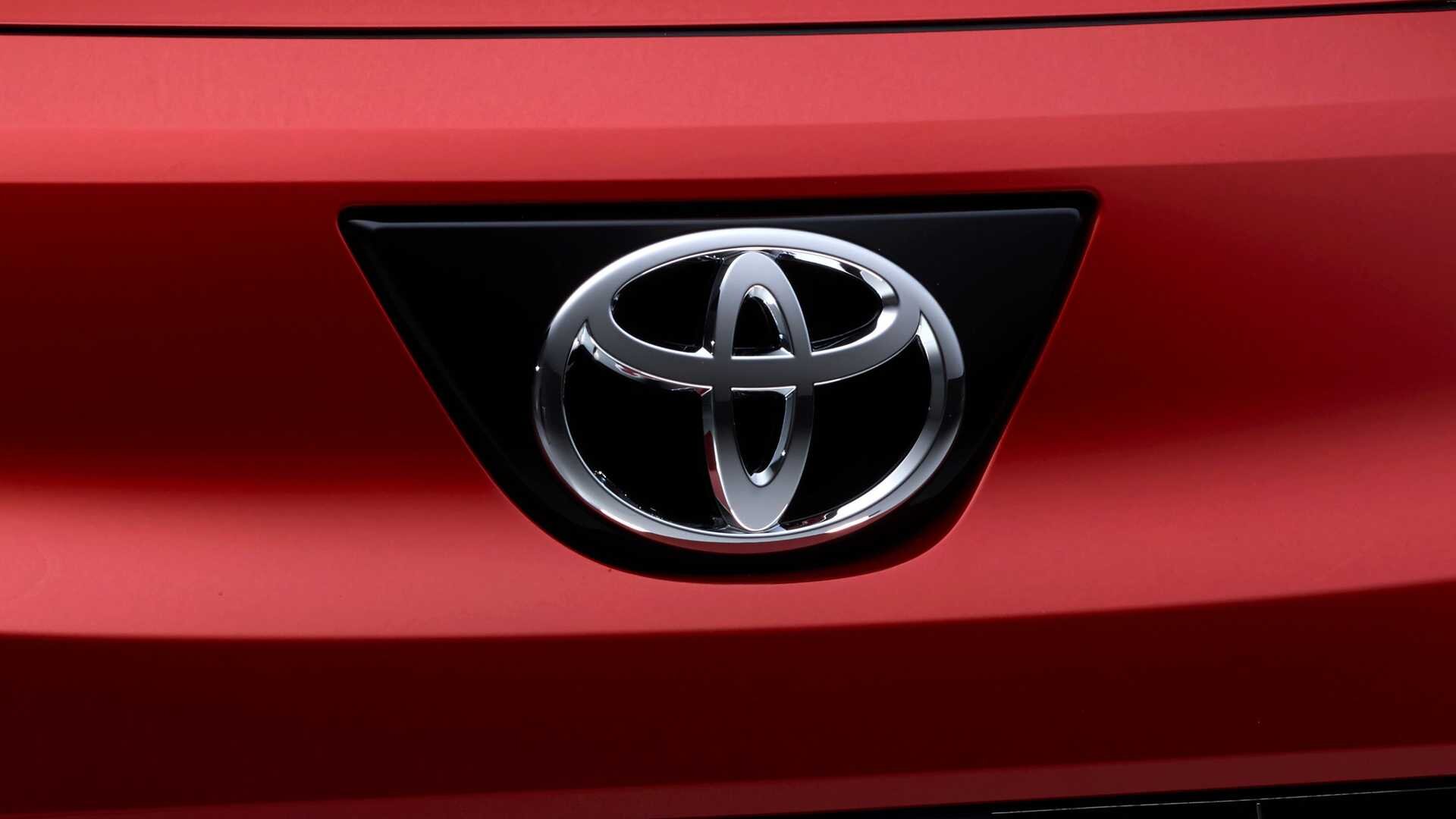 Toyota представила крошечный городской кроссовер