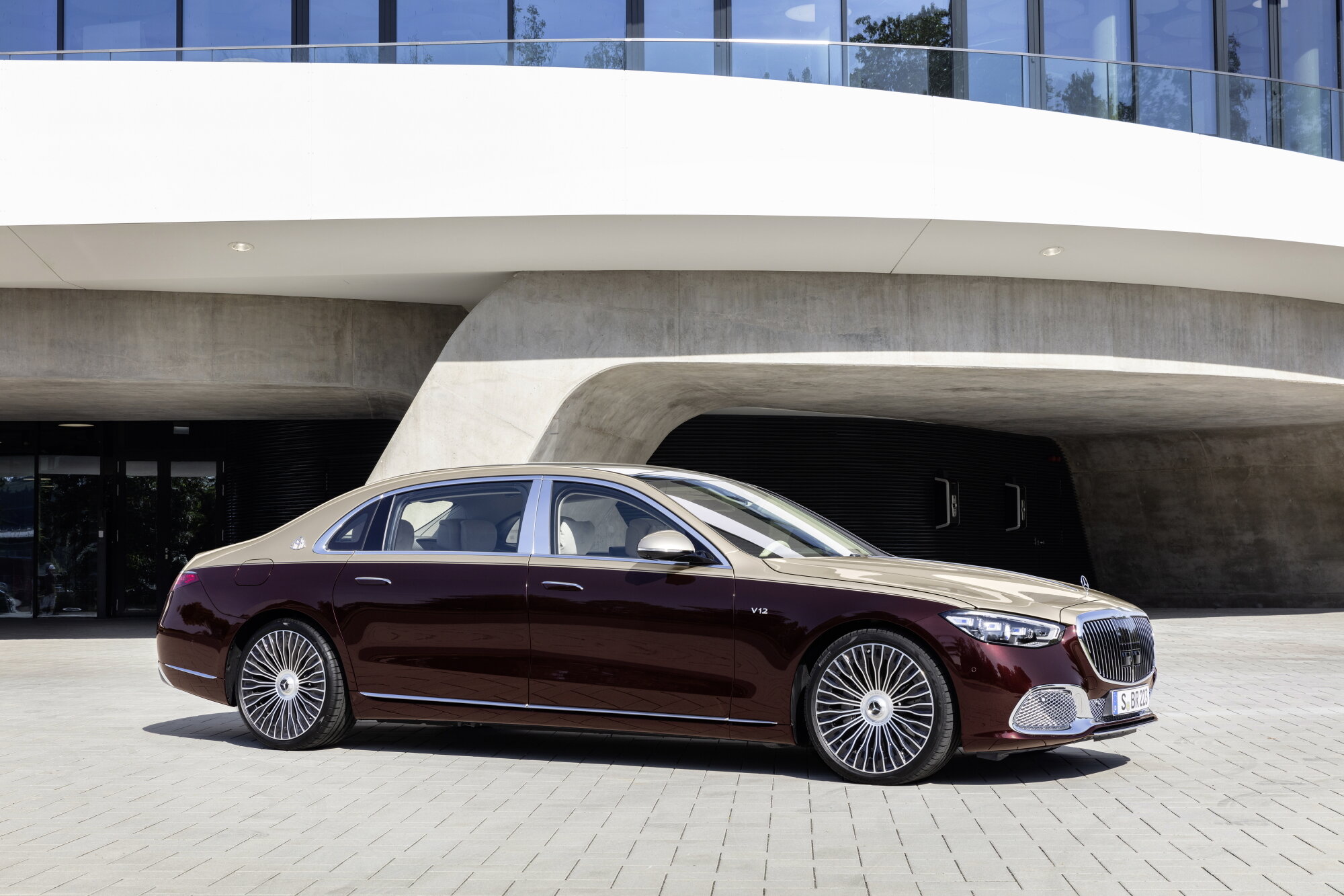 Daimler AG по-тихому показал флагманский Mercedes-Maybach S680 с V12