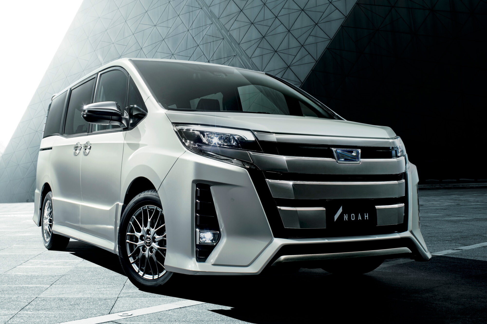 Стало известно, когда выйдет новая Toyota Noah