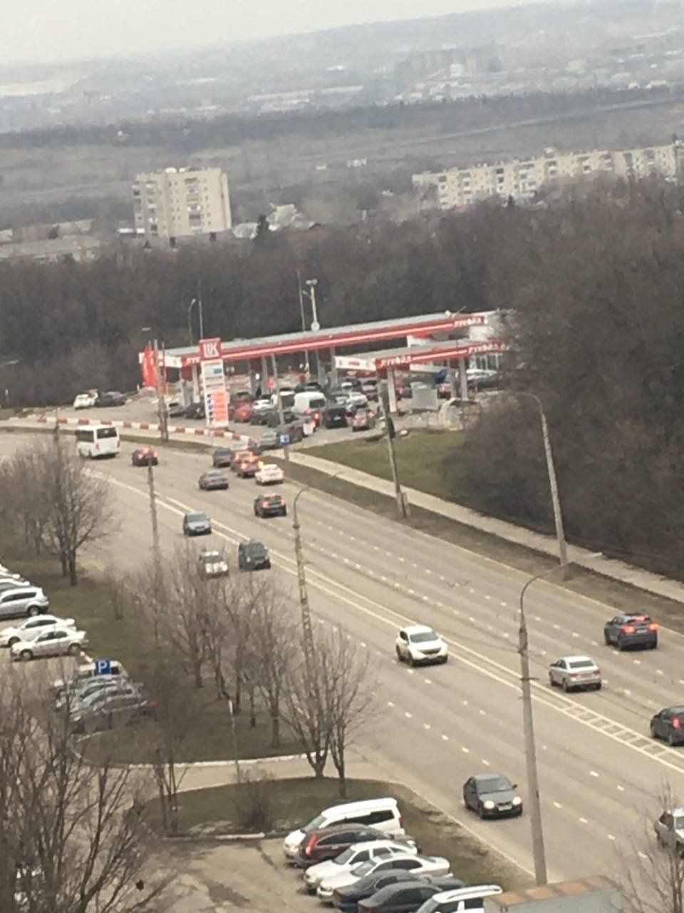 ВИДЕО: длинные очереди на АЗС Белгорода