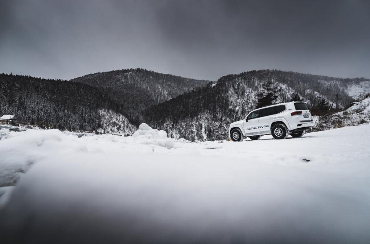 Arctic Trucks улучшила вездеходные способности Toyota Land Cruiser 300