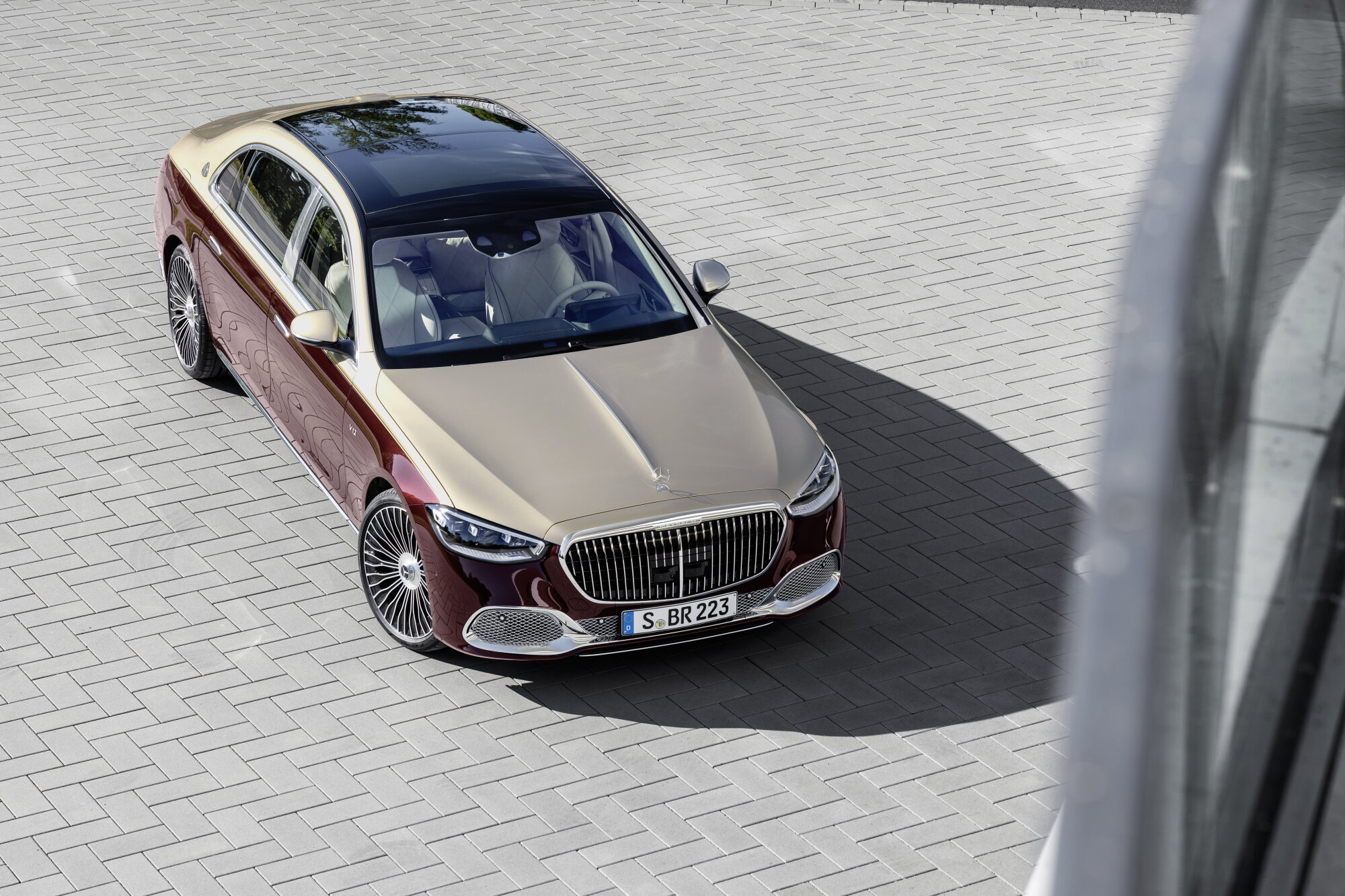 Daimler AG по-тихому показал флагманский Mercedes-Maybach S680 с V12