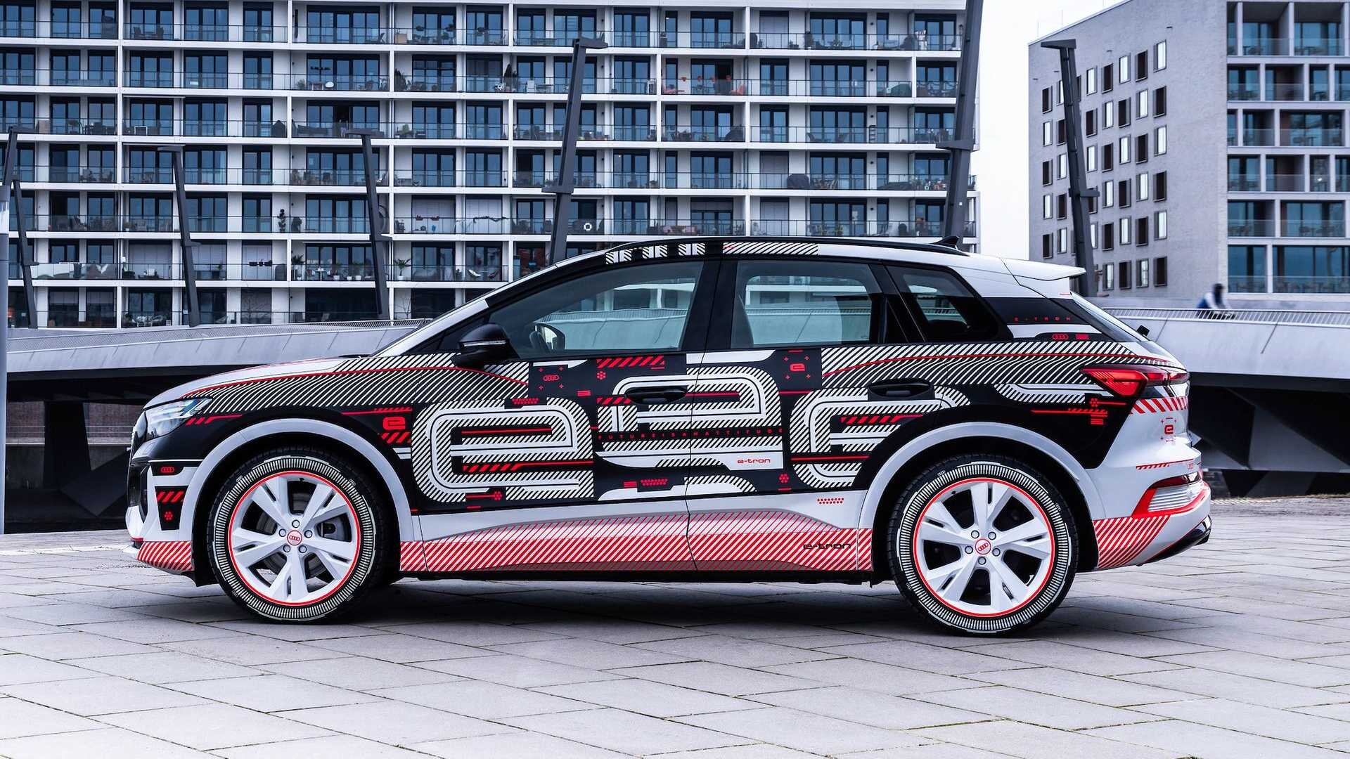 Audi показала салон электрического кроссовера Q4 e-tron: самый большой сенсорный экран и ассистент Эй, Ауди