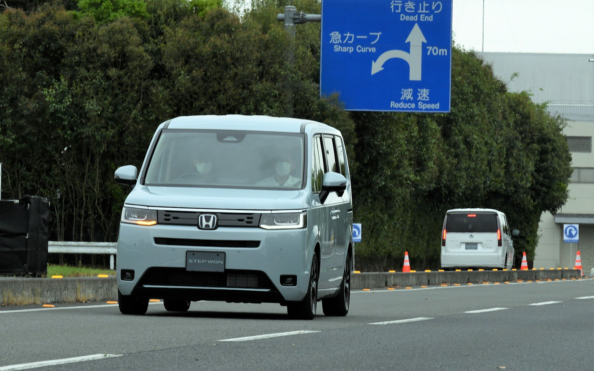 В Японии начинаются продажи Honda Stepwgn нового поколения