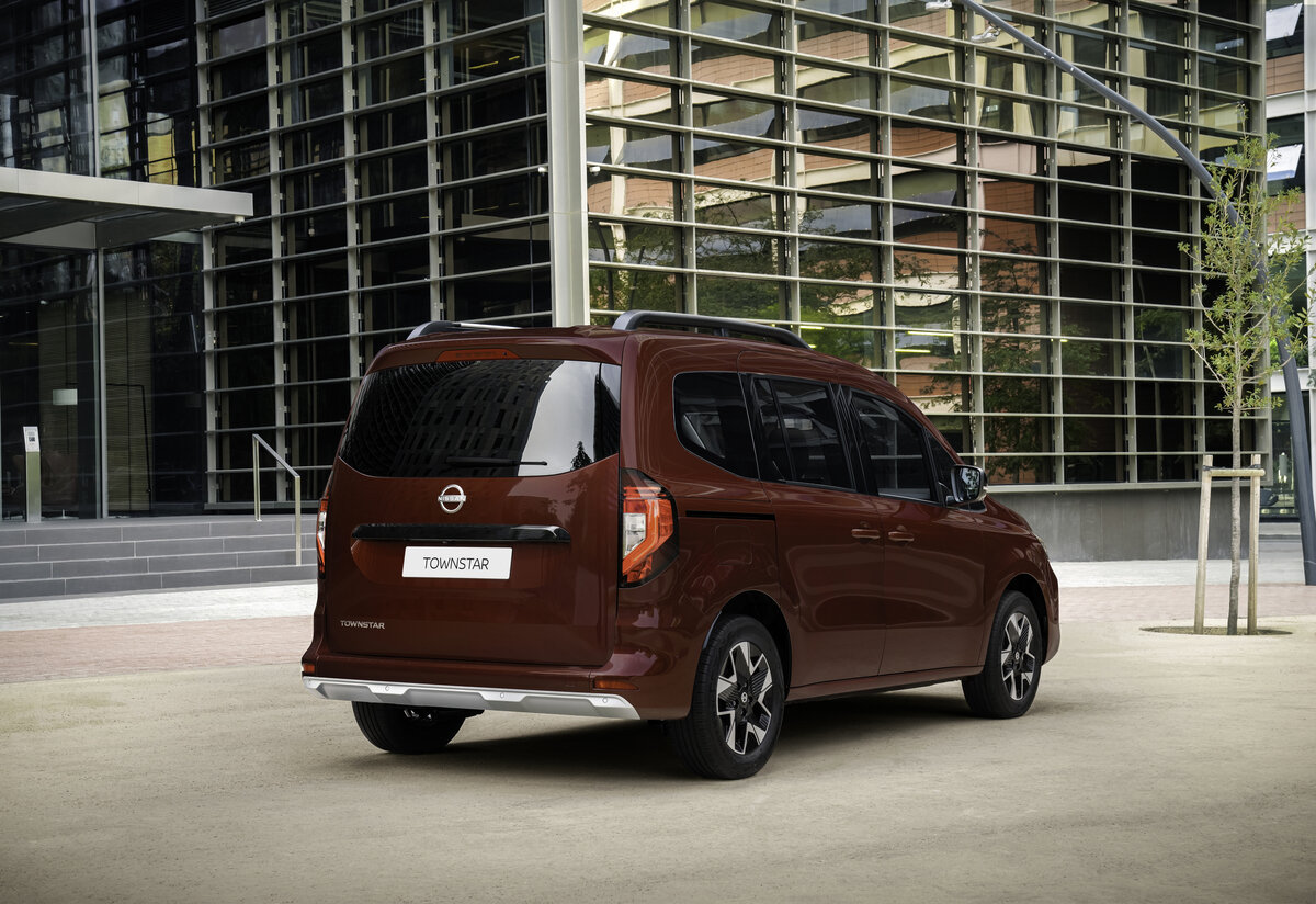 Nissan отказался от собственного семейства NV200 в пользу копии Renault