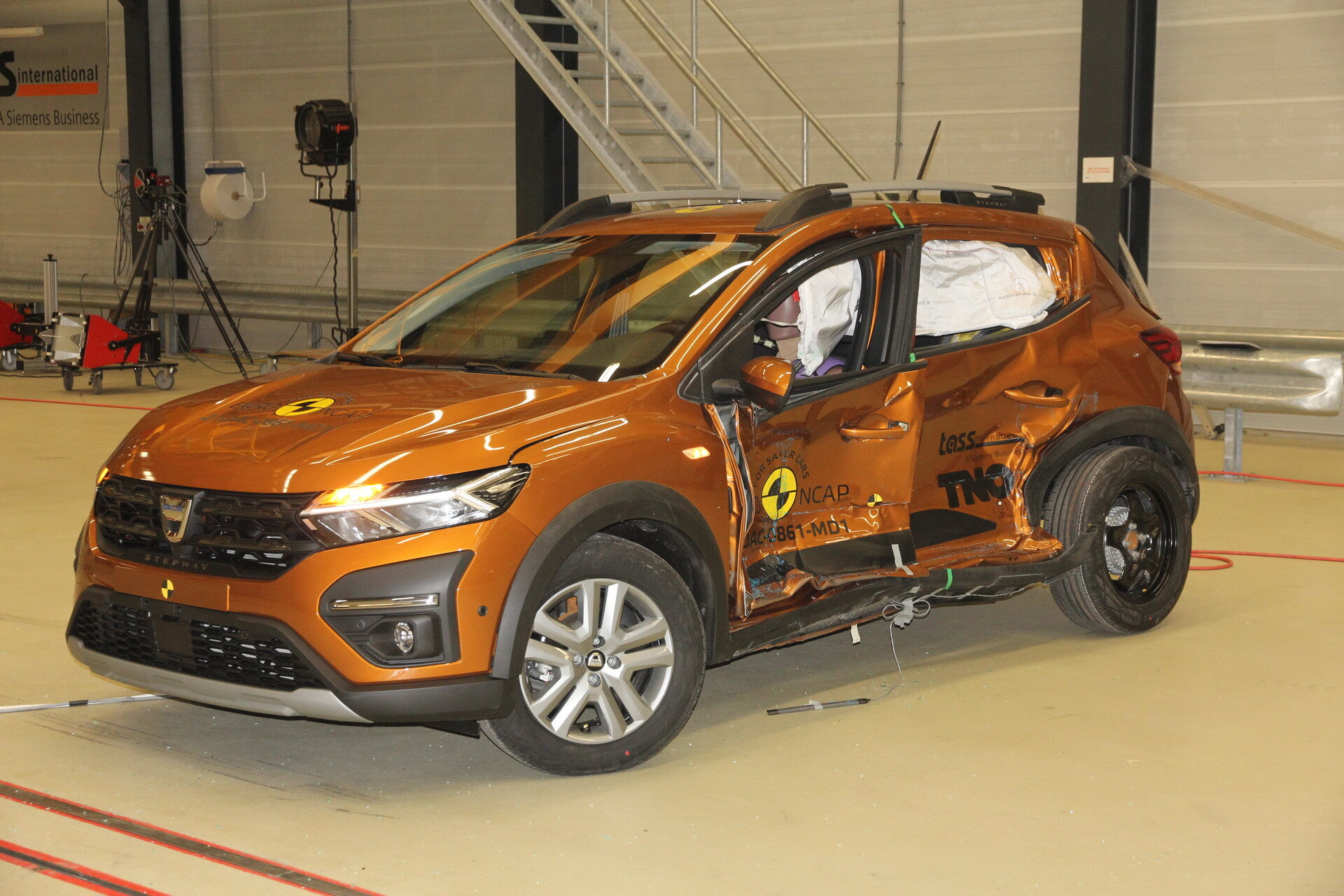 Euro NCAP опубликовала видео испытаний новых Logan и Sandero