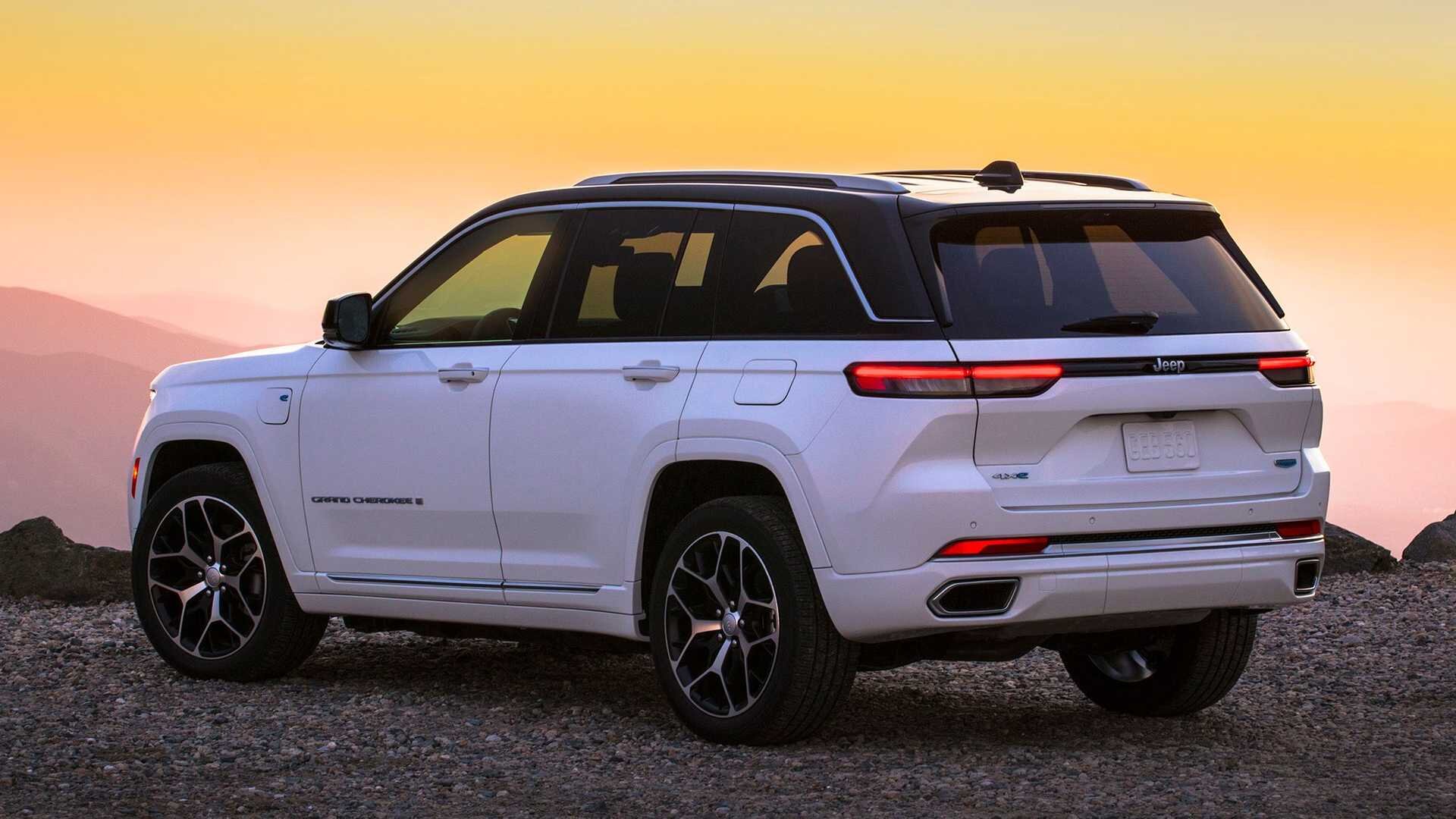 Jeep представил пятиместный Grand Cherokee нового поколения: его можно подключать к розетке