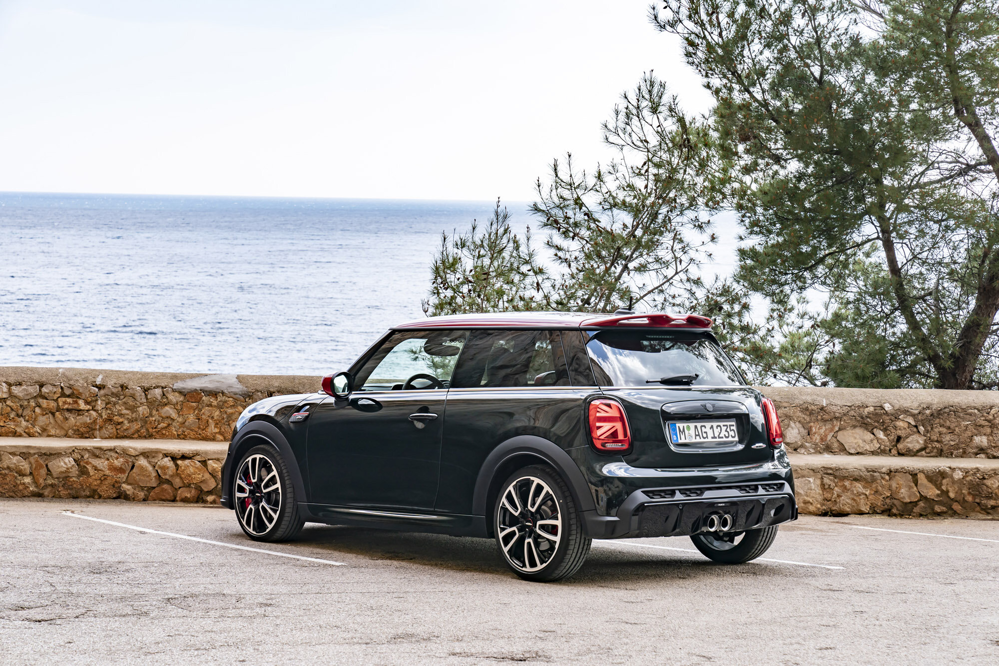 Mini представила рестайлинговый хот-хэтч John Cooper Works: от 2 750 000 рублей