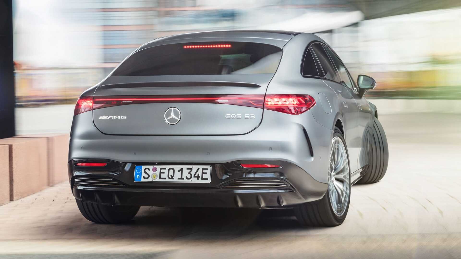 Mercedes-AMG представил 761-сильный лифтбек EQS 53