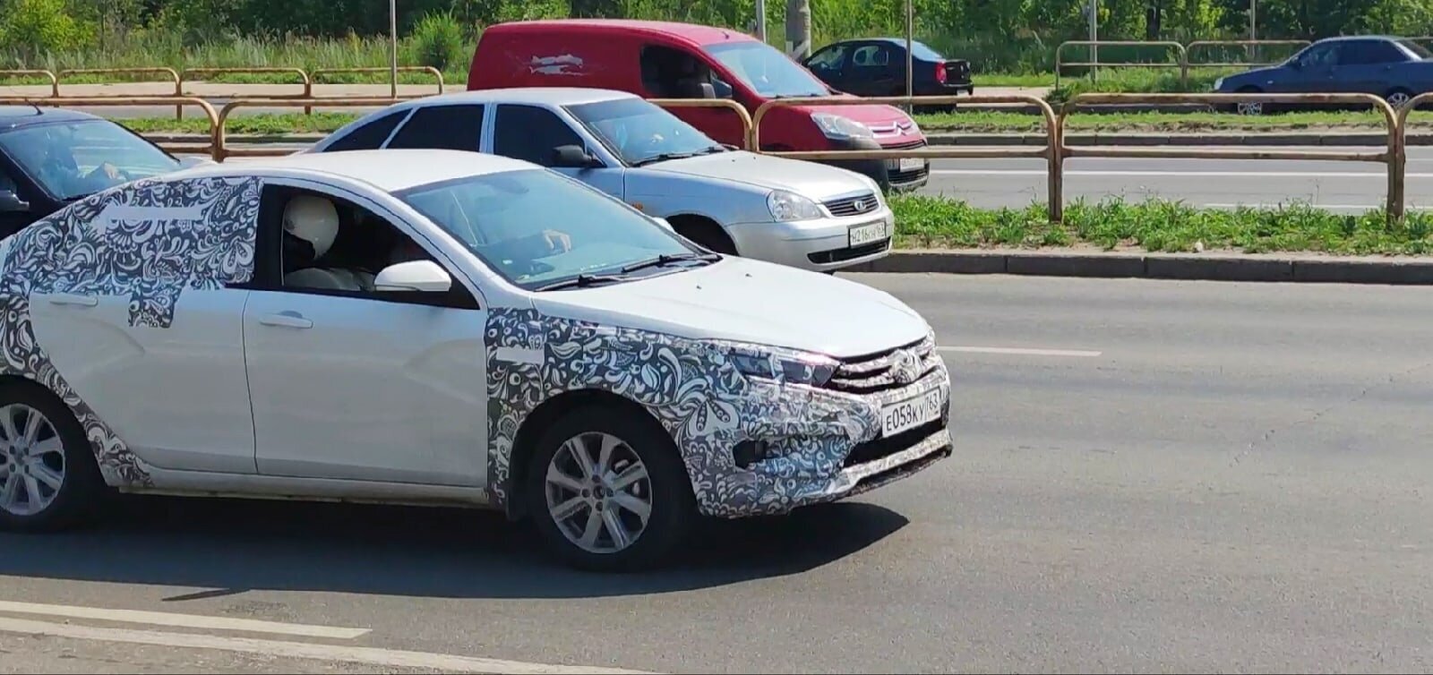 Стало известно, как выглядит щиток приборов рестайлинговой Lada Vesta