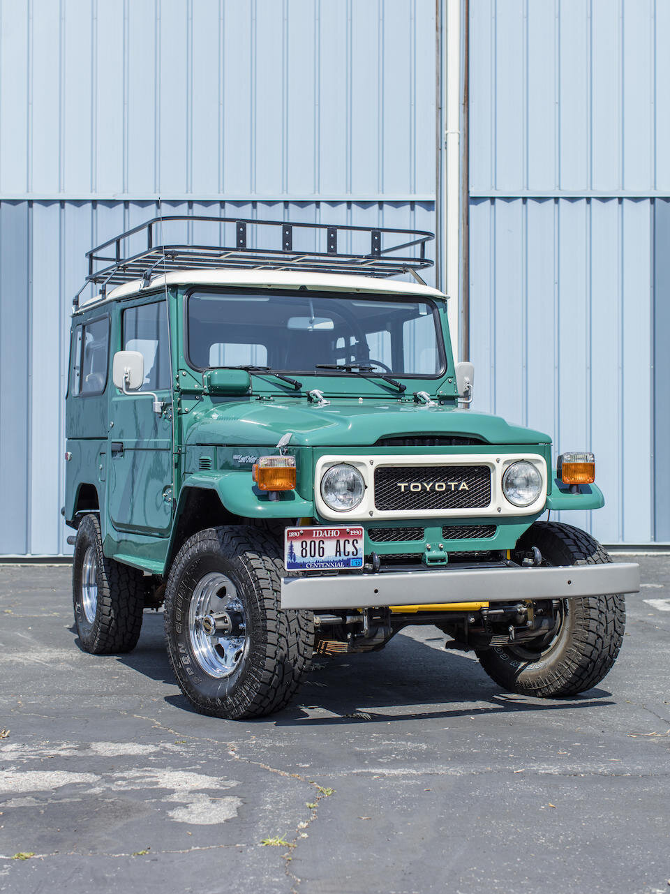 Актер Том Хэнкс выставил на продажу свой Toyota Land Cruiser FJ40