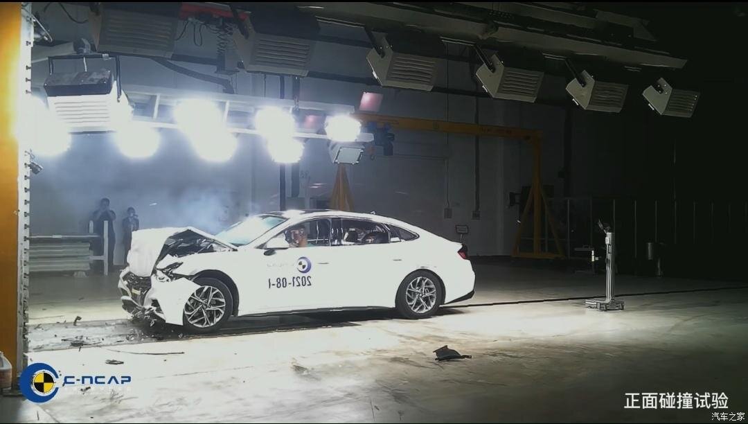 Седан Hyundai Sonata отлично проявил себя в краш-тесте C-NCAP