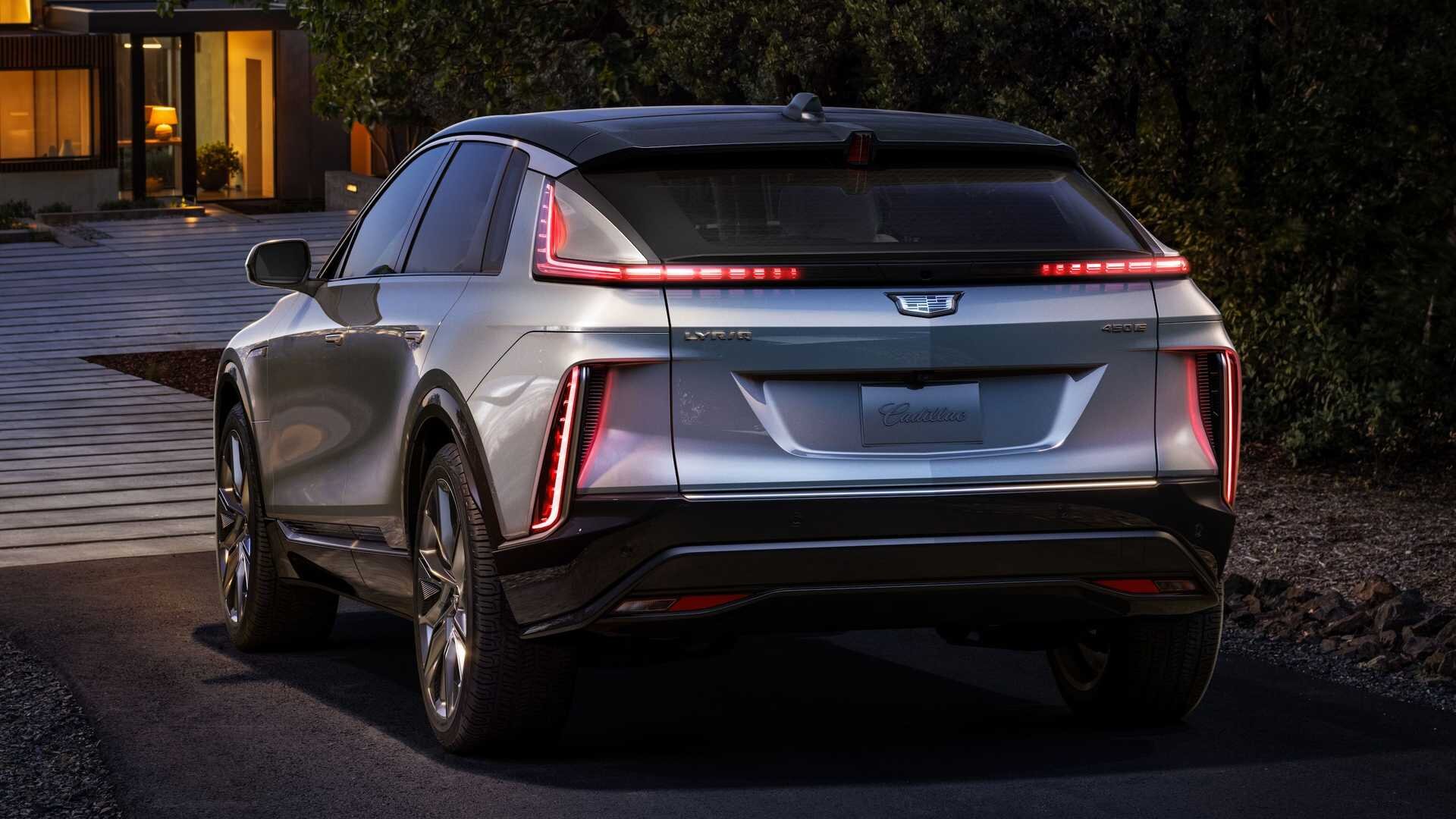 Cadillac показал серийную версию своего первого электромобиля Lyriq