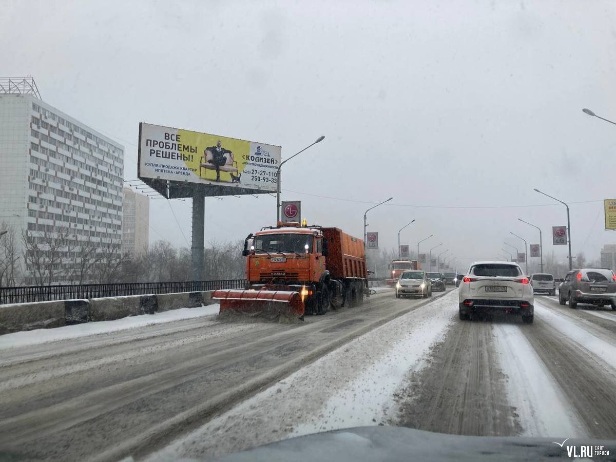 Владивосток заваливает снегом (ФОТО, ВИДЕО)