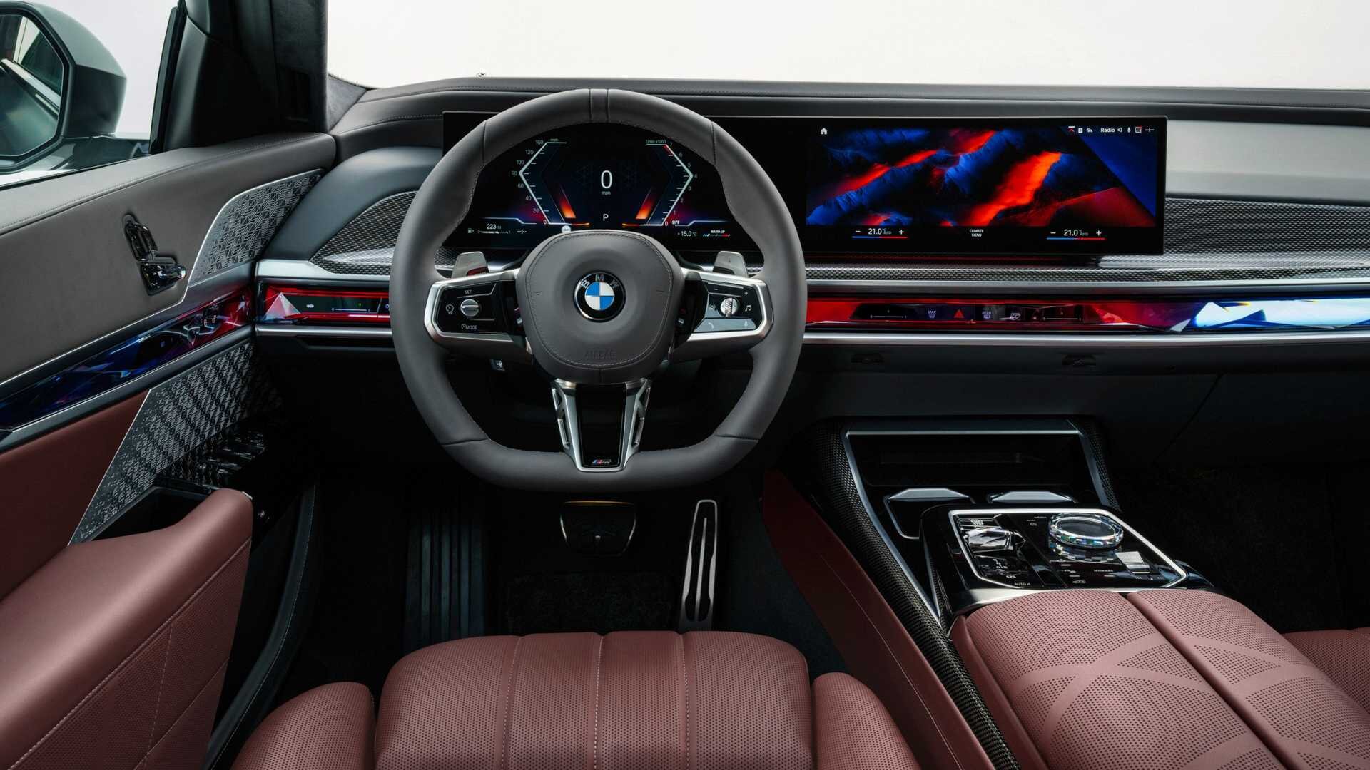 Представительский BMW 7-Series в новом поколении получил странный экстерьер