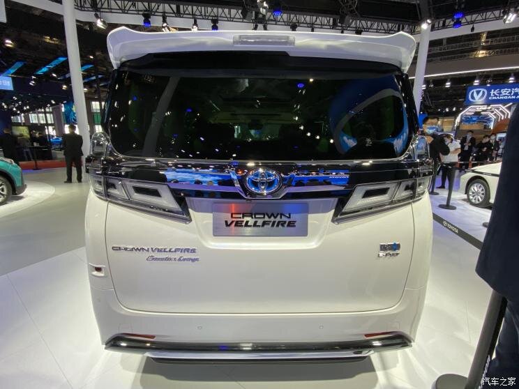 Toyota присвоила минивэну Vellfire приставку Crown