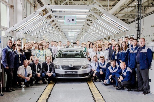 Skoda отзывает в России около 700 Октавий из-за проблем с электроникой двигателя