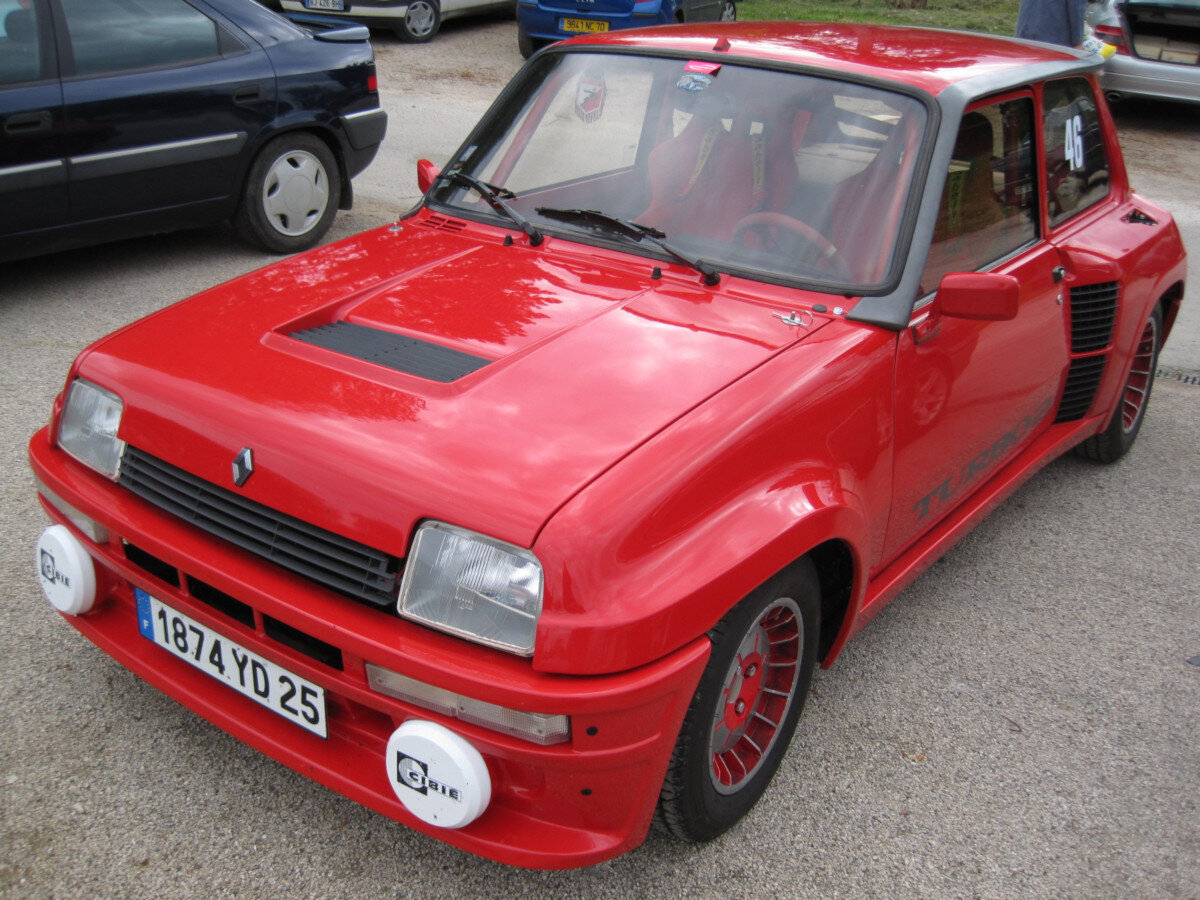 На основе старого Renault 5 сделали 400-сильного монстра