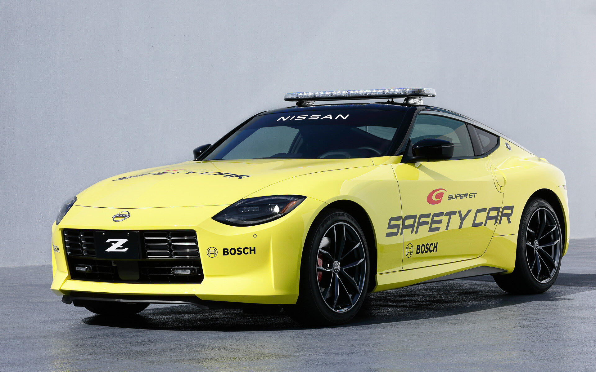 Из нового Nissan Z сделали safety car для кольцевых гонок