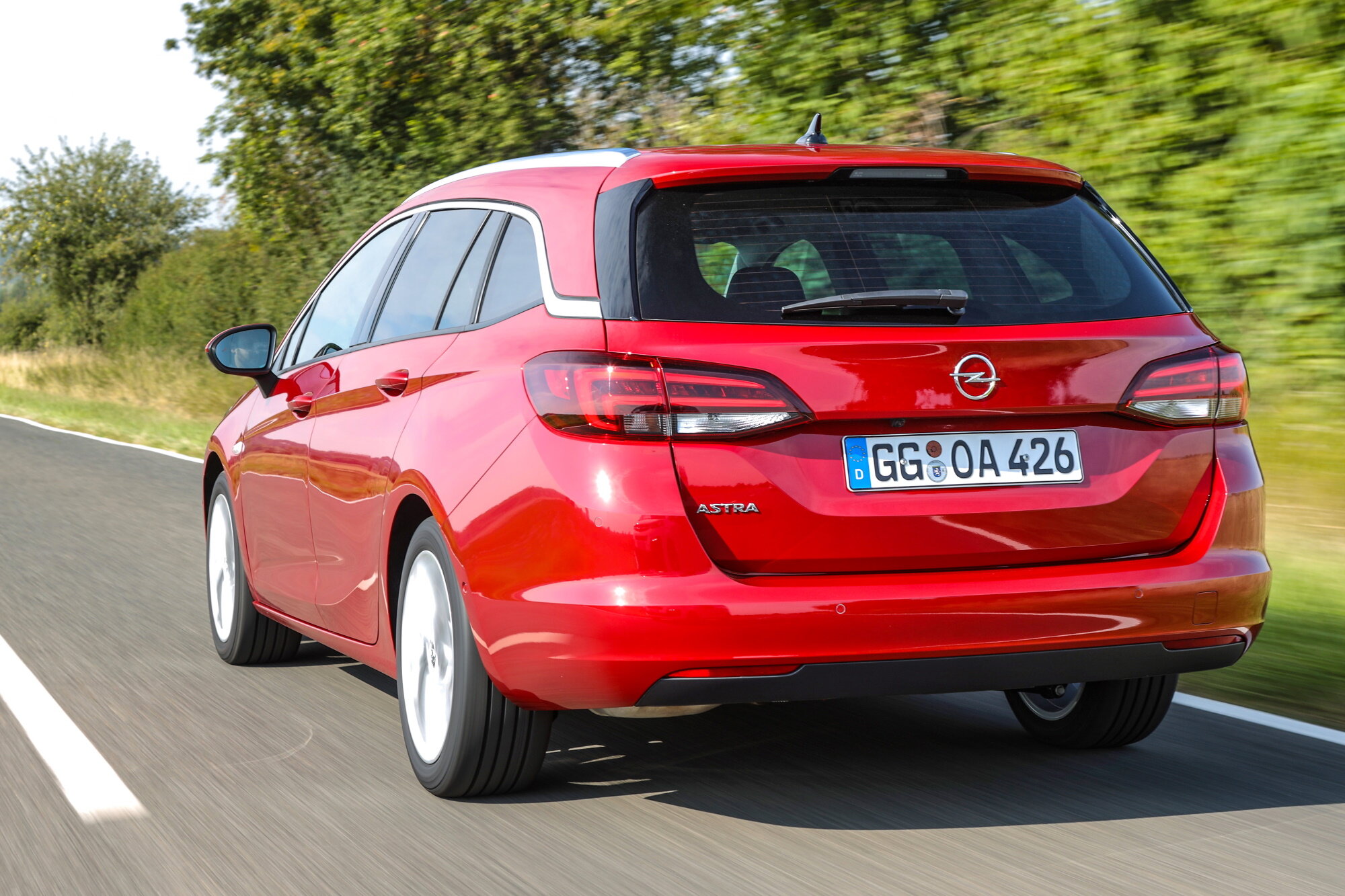 Семейство Opel Astra нового поколения пополнилось универсалом Sports Tourer