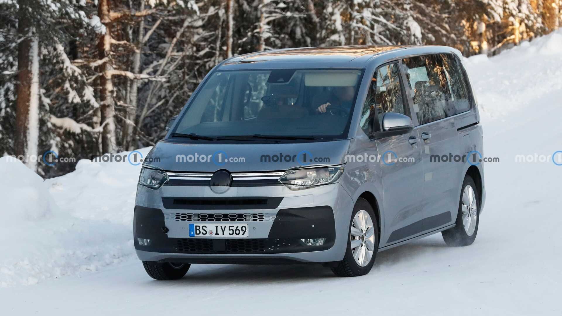 Volkswagen Multivan T7 получит гигантскую панорамную стеклянную крышу