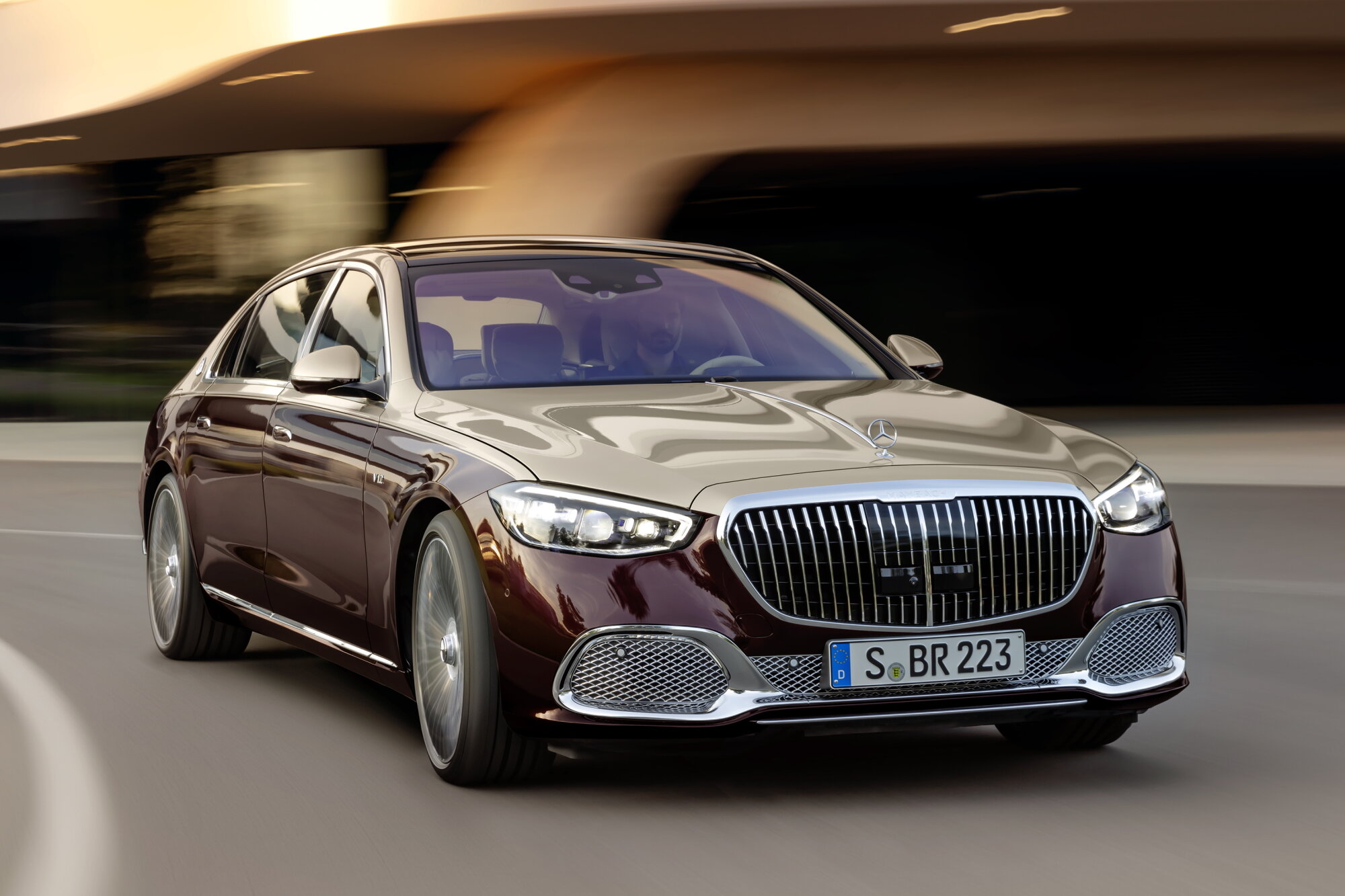 Daimler AG по-тихому показал флагманский Mercedes-Maybach S680 с V12