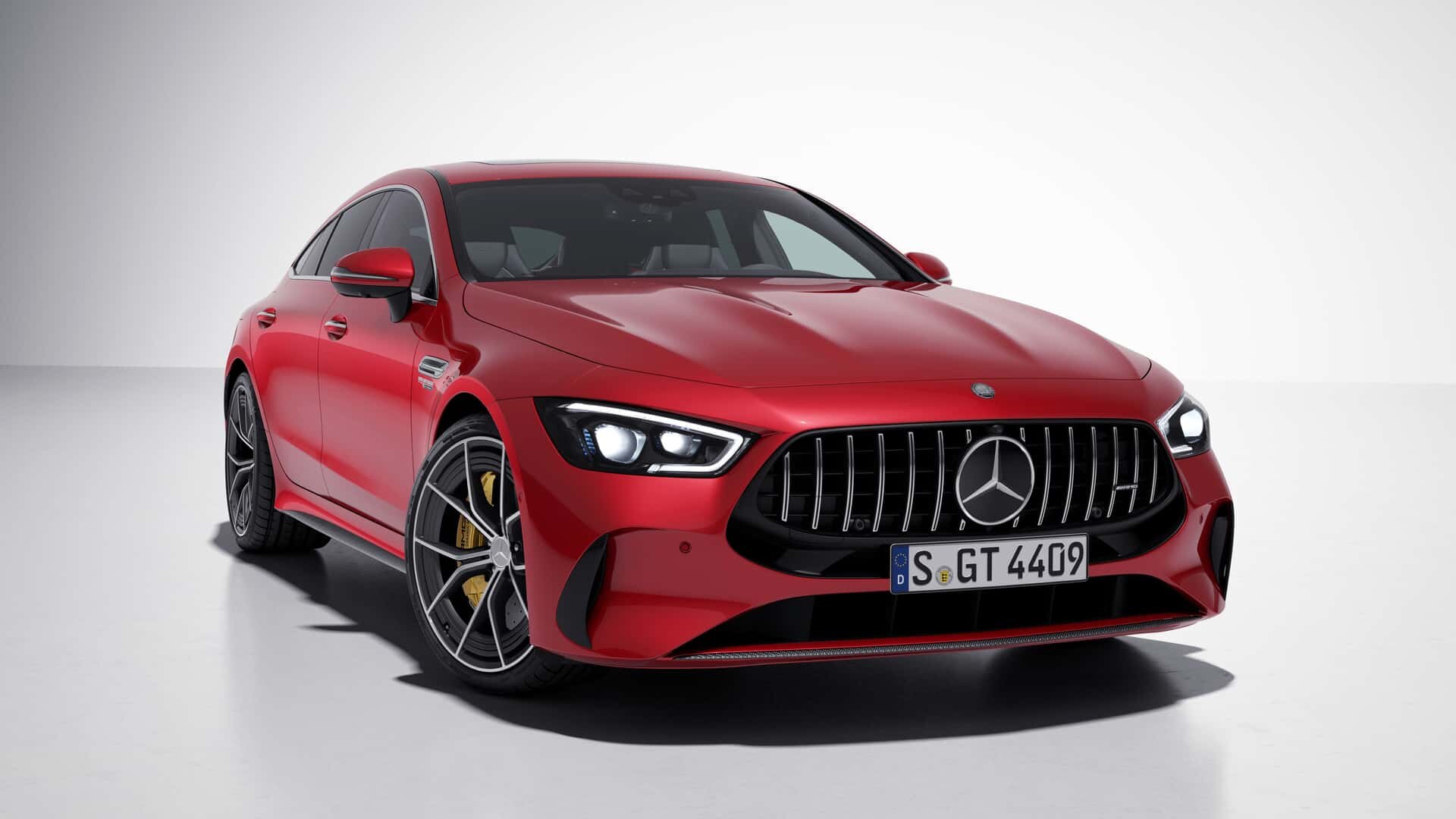 Флагманскую версию спорт-седана Mercedes-AMG GT 4-Door Coupe подвергли обновлению