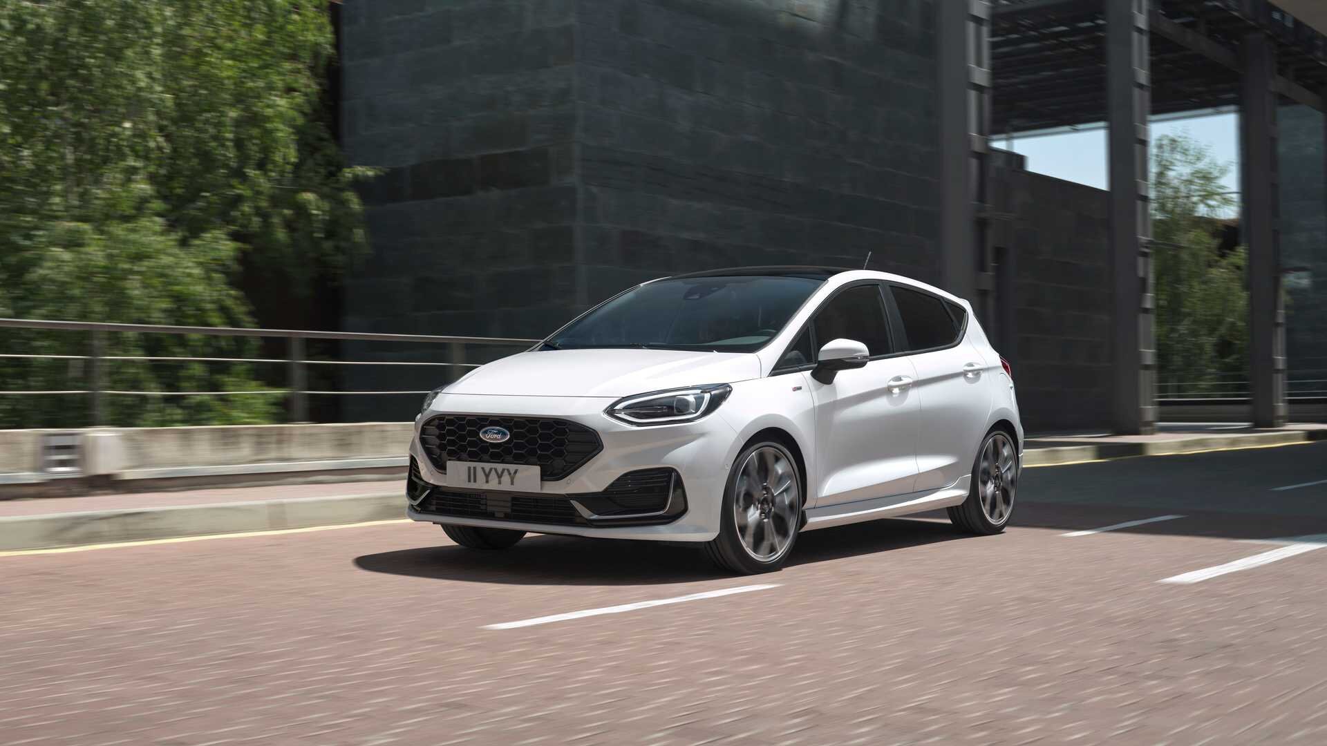 Ford Fiesta после рестайлинга уже в базе оснащается светодиодными фарами