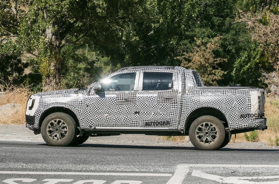 Ford выкатил на тесты подзаряжаемую версию пикапа Ranger нового поколения