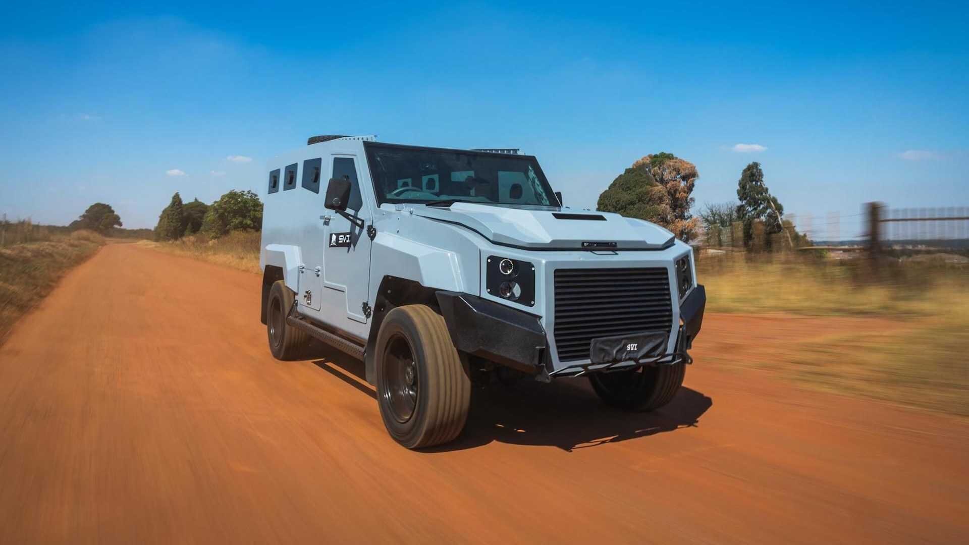 Бронированный внедорожник Max 3 Troopy на базе Toyota Land Cruiser 79 не боится пуль