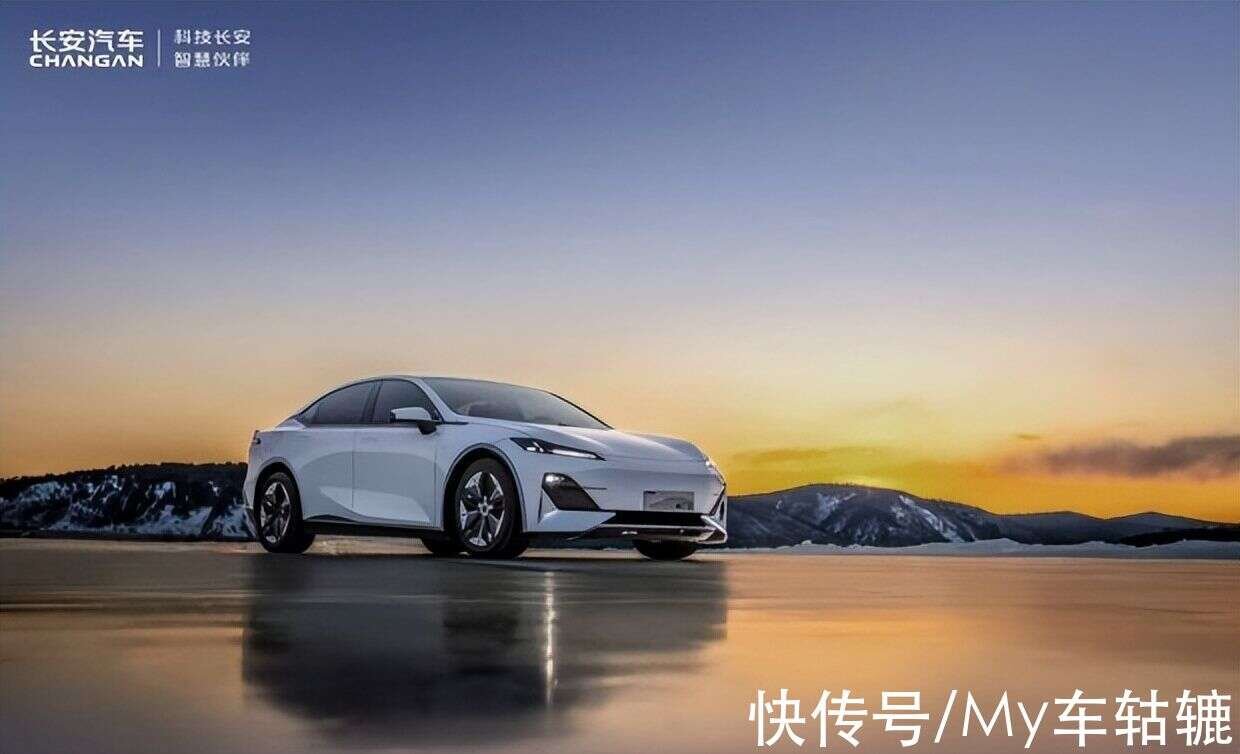 Changan вживую показал конкурента Tesla Model 3