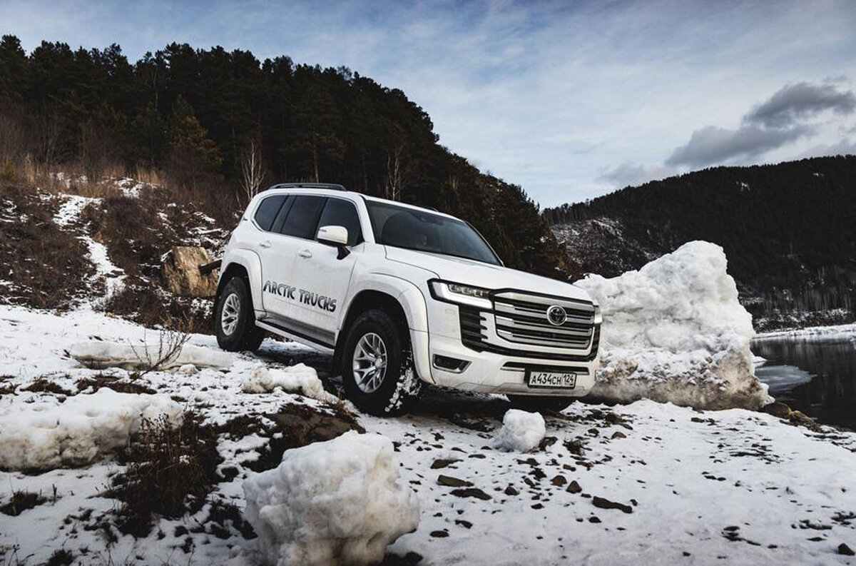 Arctic Trucks улучшила вездеходные способности Toyota Land Cruiser 300