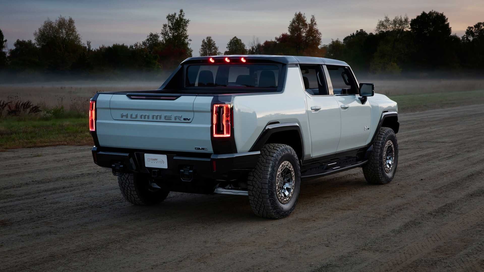 GMC объяснила, почему электровнедорожник Hummer EV оказался менее мощным, чем одноименный пикап