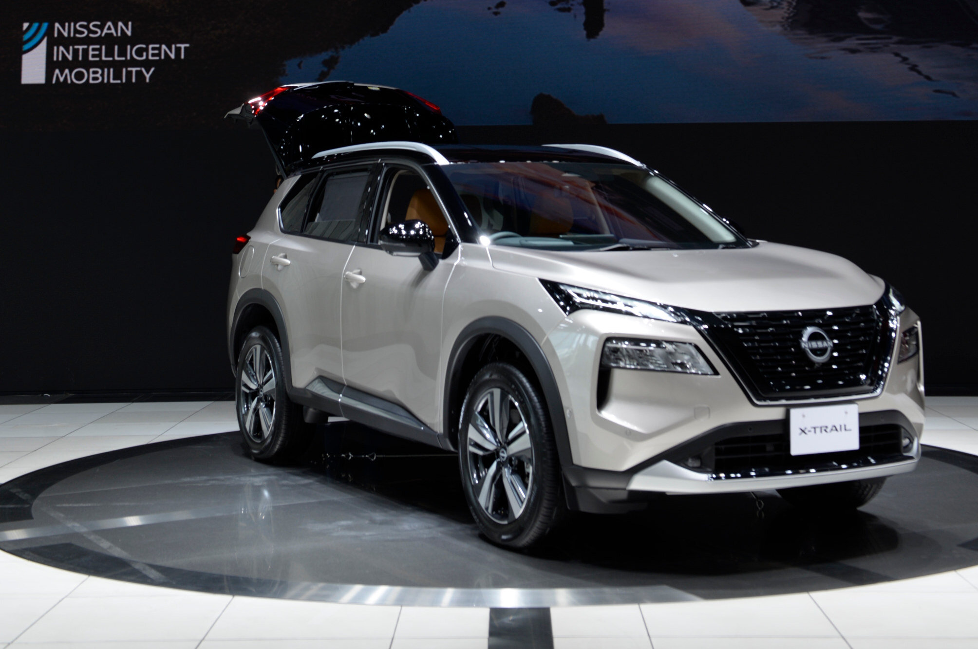 Nissan выпустил новый X-Trail для Японии