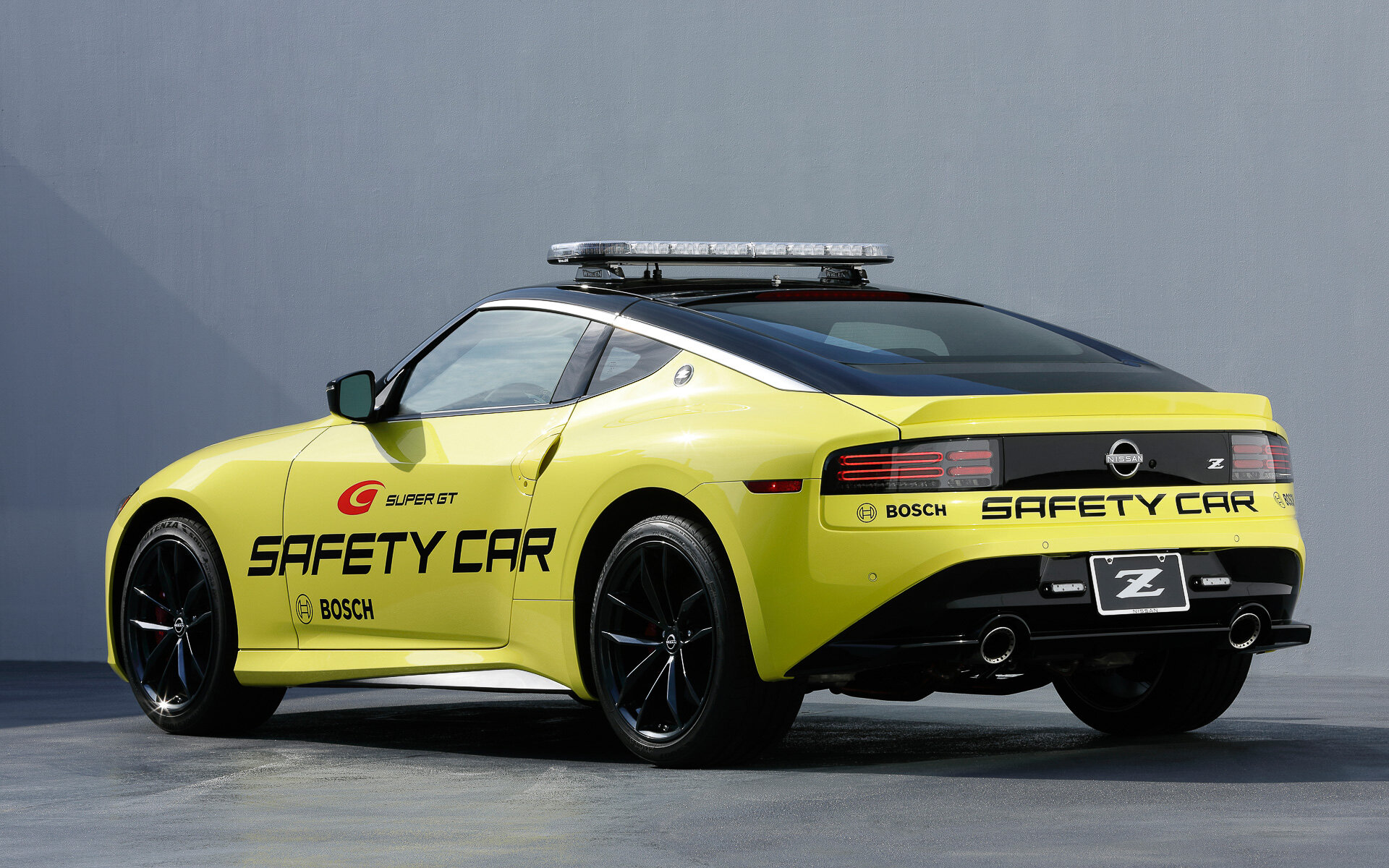 Из нового Nissan Z сделали safety car для кольцевых гонок