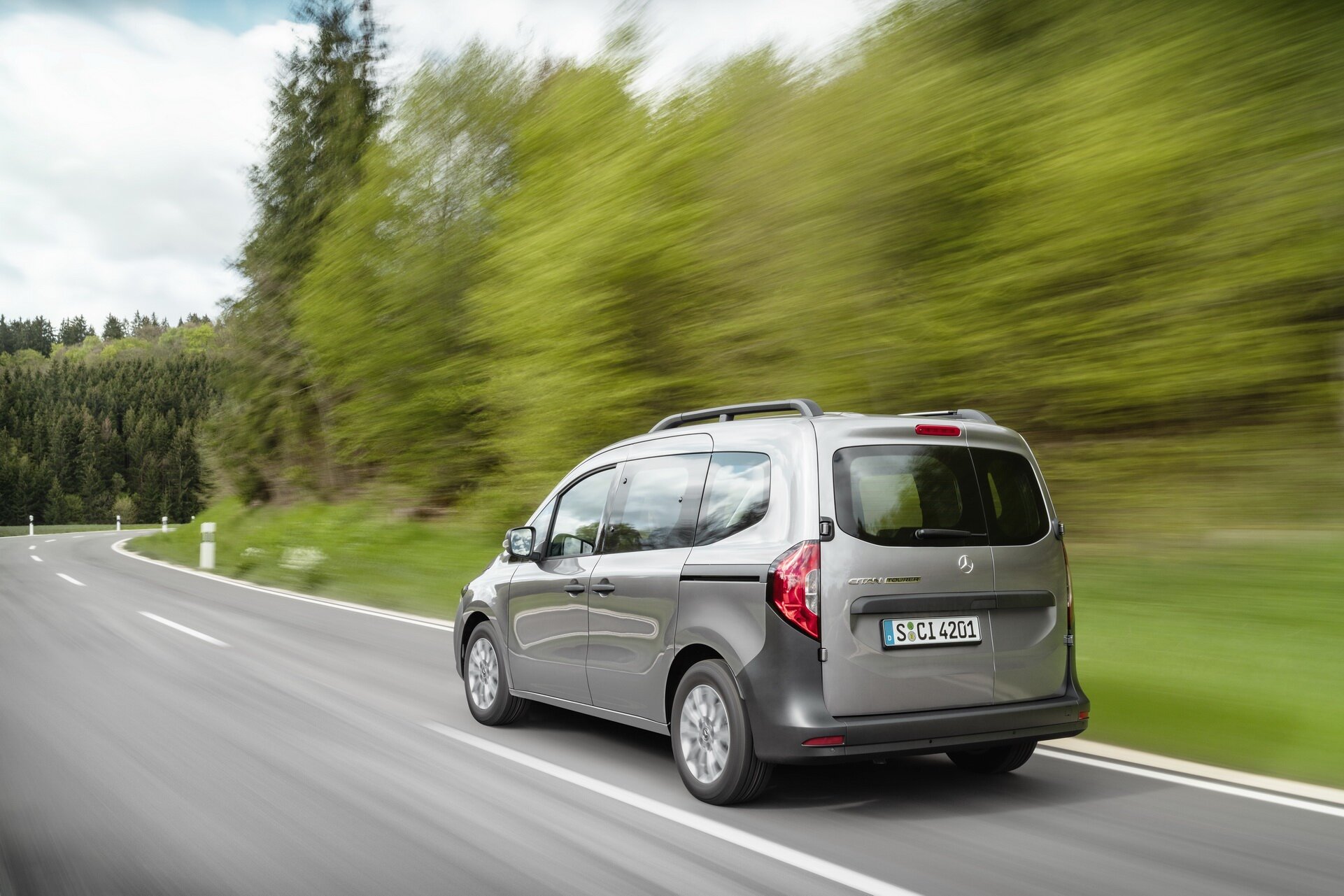 Mercedes-Benz Citan второго поколения показали в бензиновой и электрической версиях