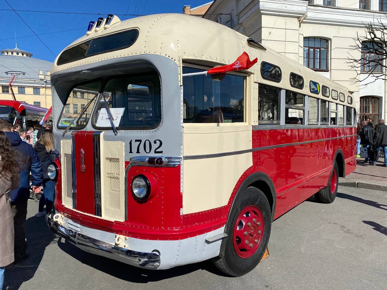 В Петербурге восстановили редчайший автобус ЗИС