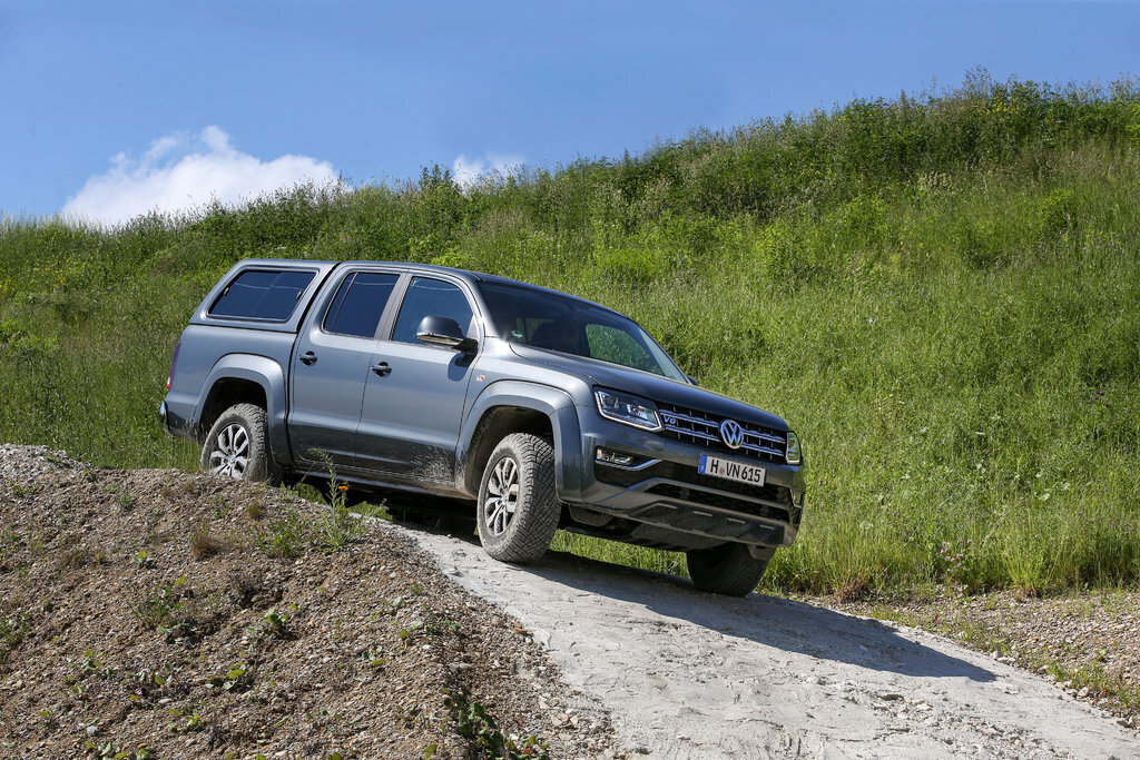 Volkswagen Amarok снова показали на эскизах. Теперь в профиль и сзади