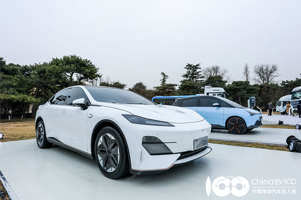 Changan вживую показал конкурента Tesla Model 3