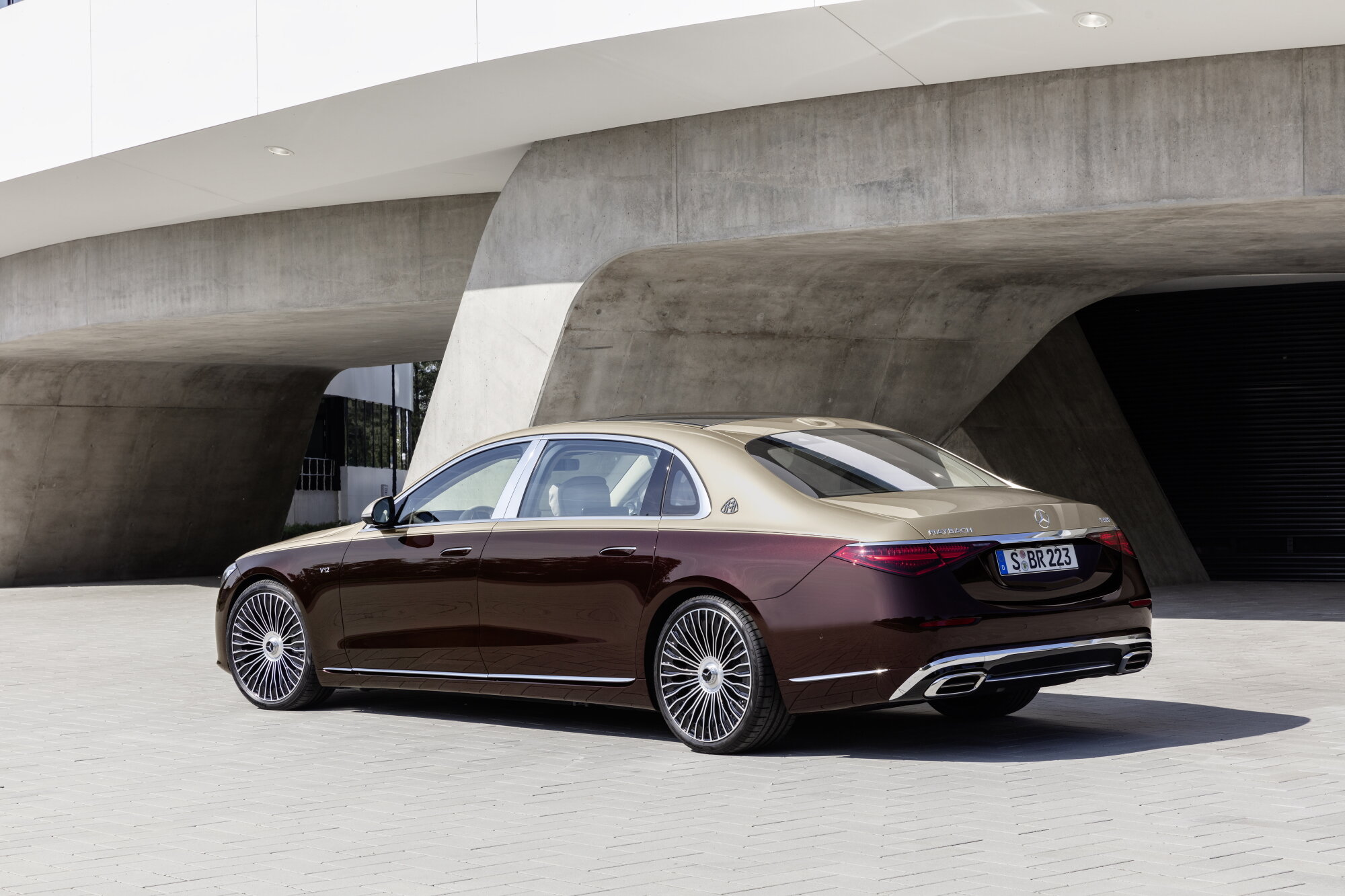 Daimler AG по-тихому показал флагманский Mercedes-Maybach S680 с V12