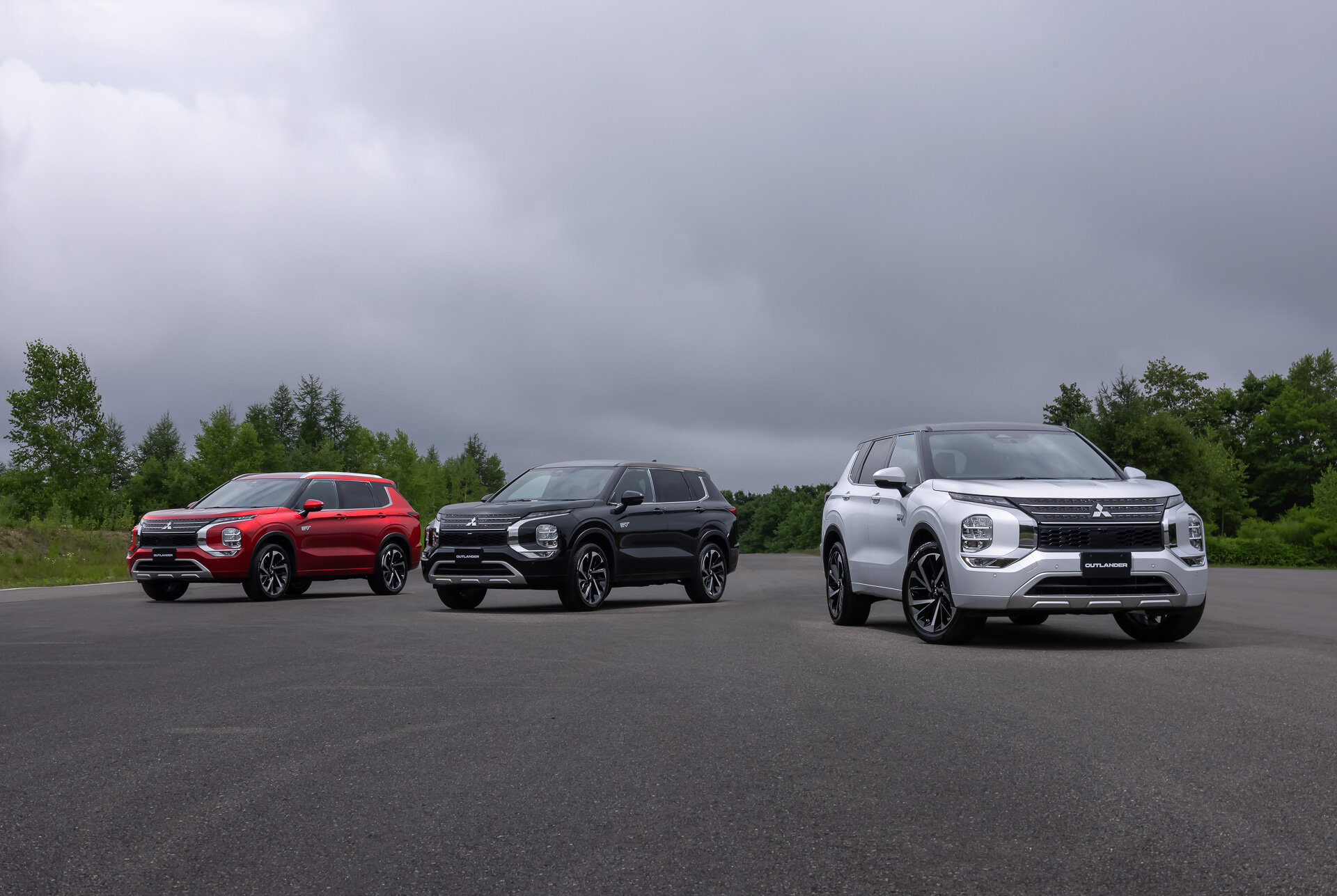 Mitsubishi Outlander PHEV второго поколения получил запас электрического хода 87 км