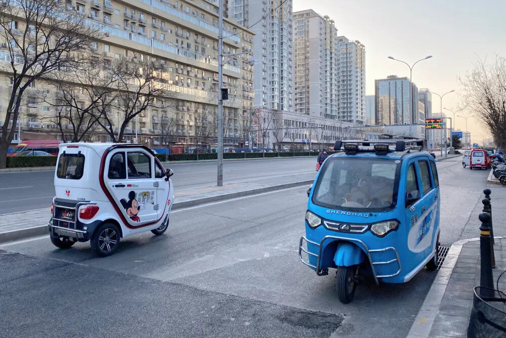 В столице Китая решили запретить популярные трехколесные мотоколяски