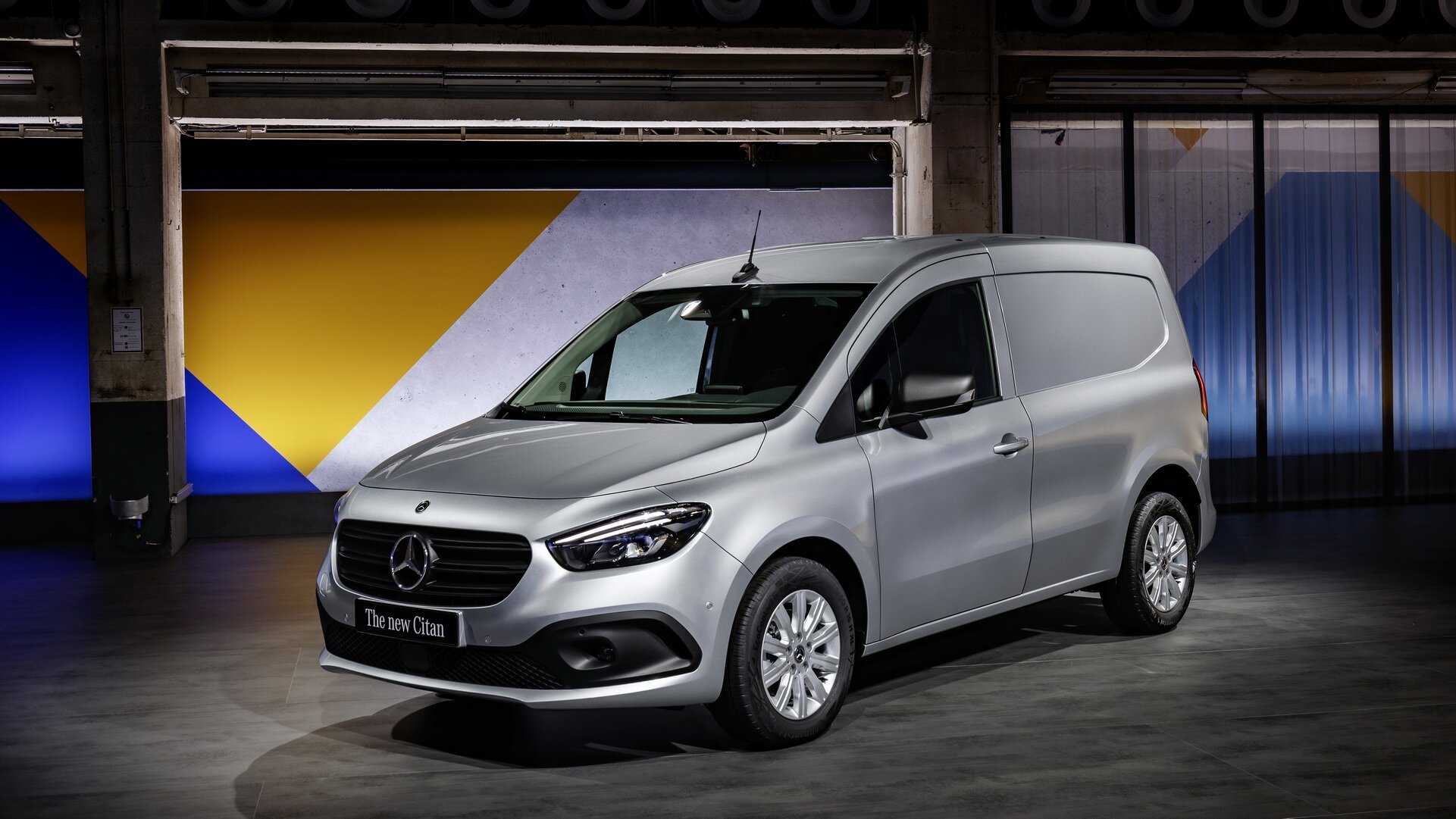 Mercedes-Benz Citan второго поколения показали в бензиновой и электрической версиях