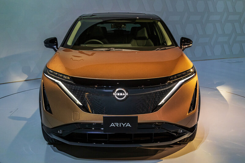 Nissan снова отложил массовые продажи электрических кроссоверов Ariya